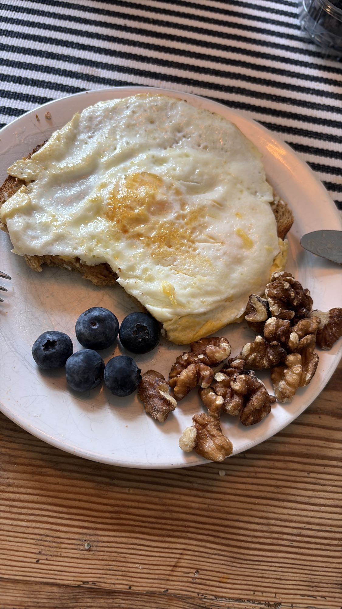 Äggmacka med valnötter