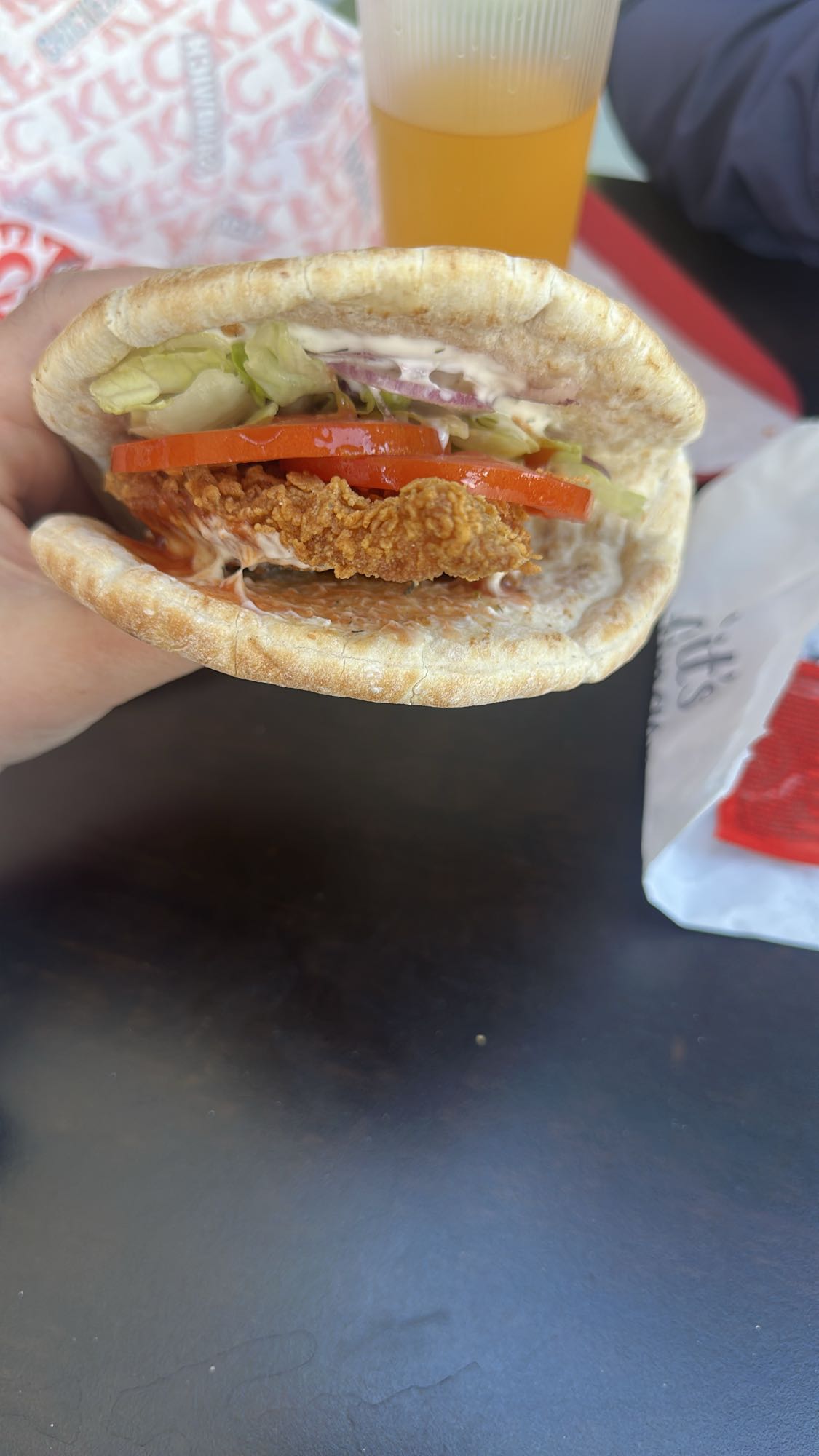 sandviș pita cu pui