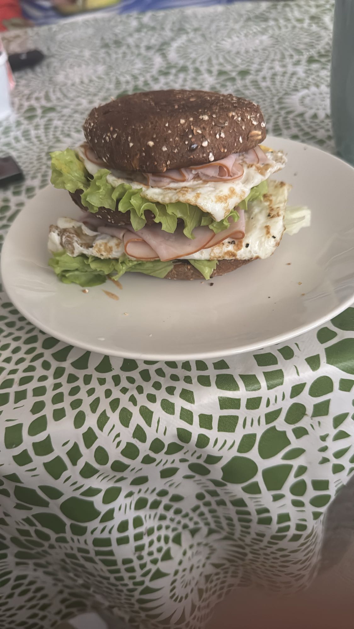 Smörgås med ägg och skinka