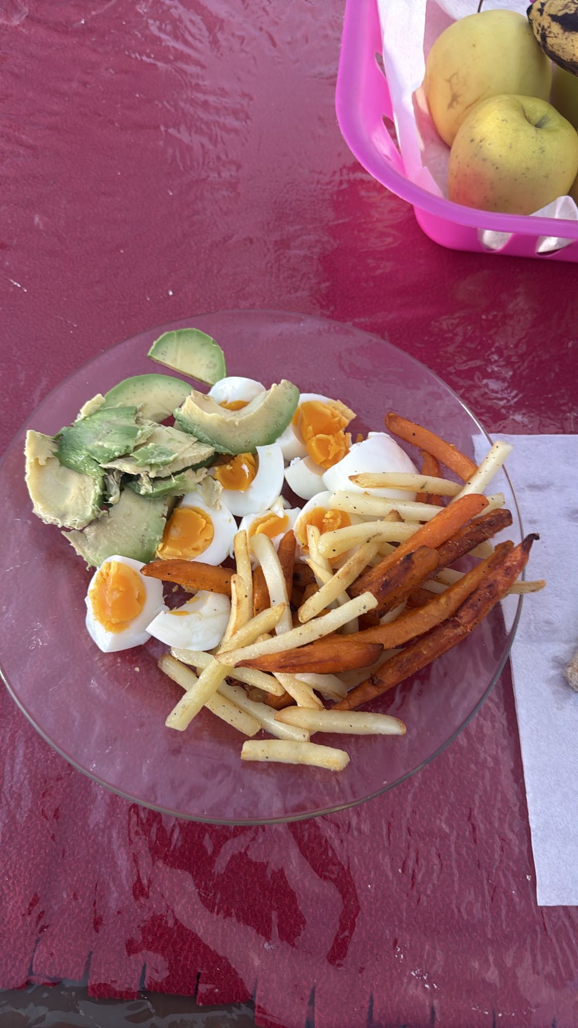 huevos con aguacate y papas