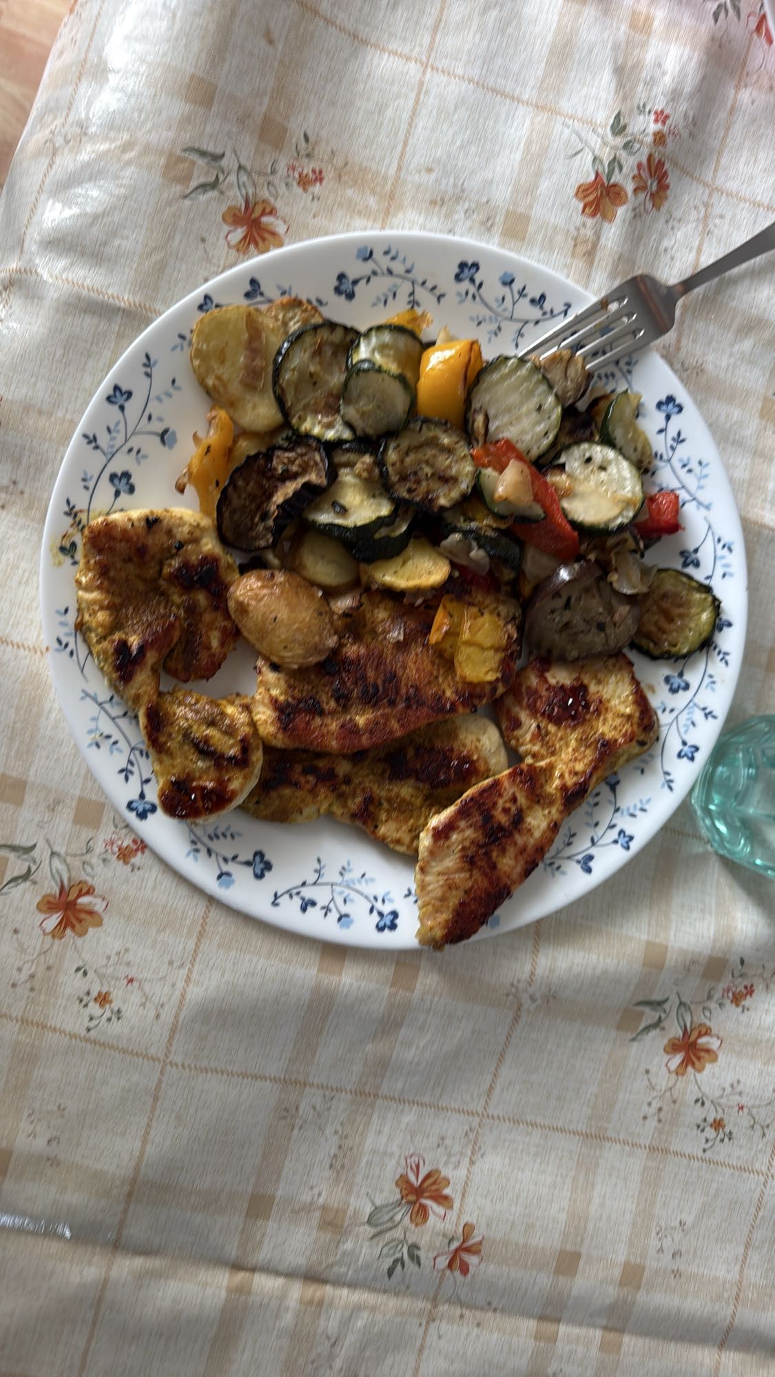 pollo con verduras asadas