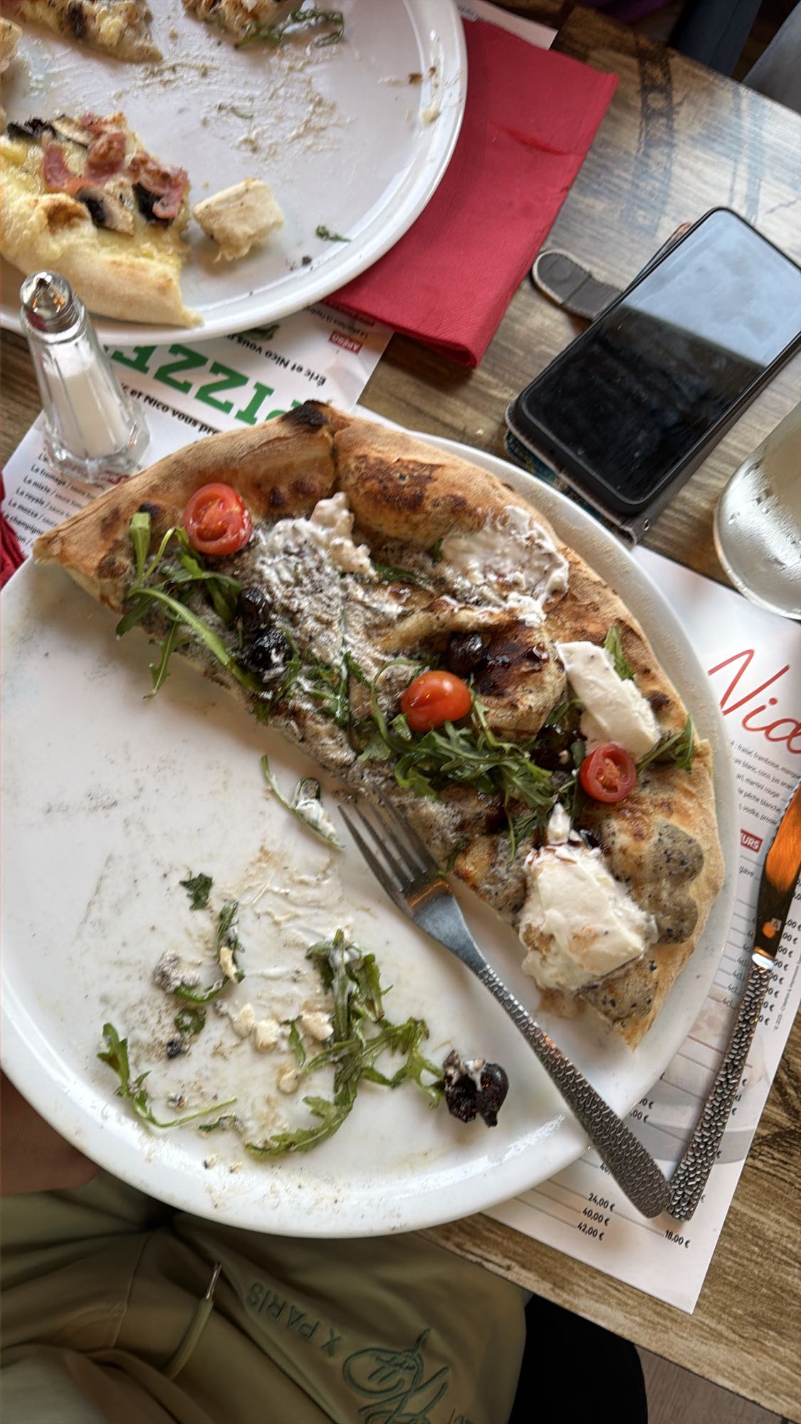 Pizza burrata aubergine