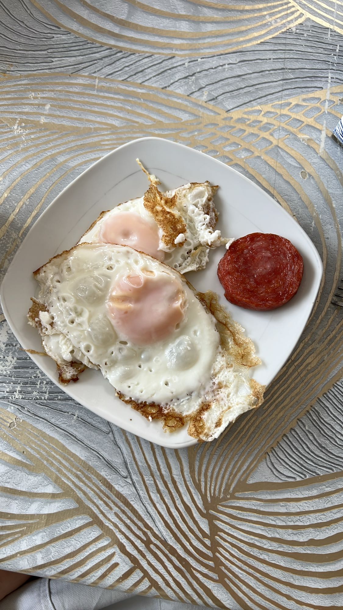 Яичница с колбасой