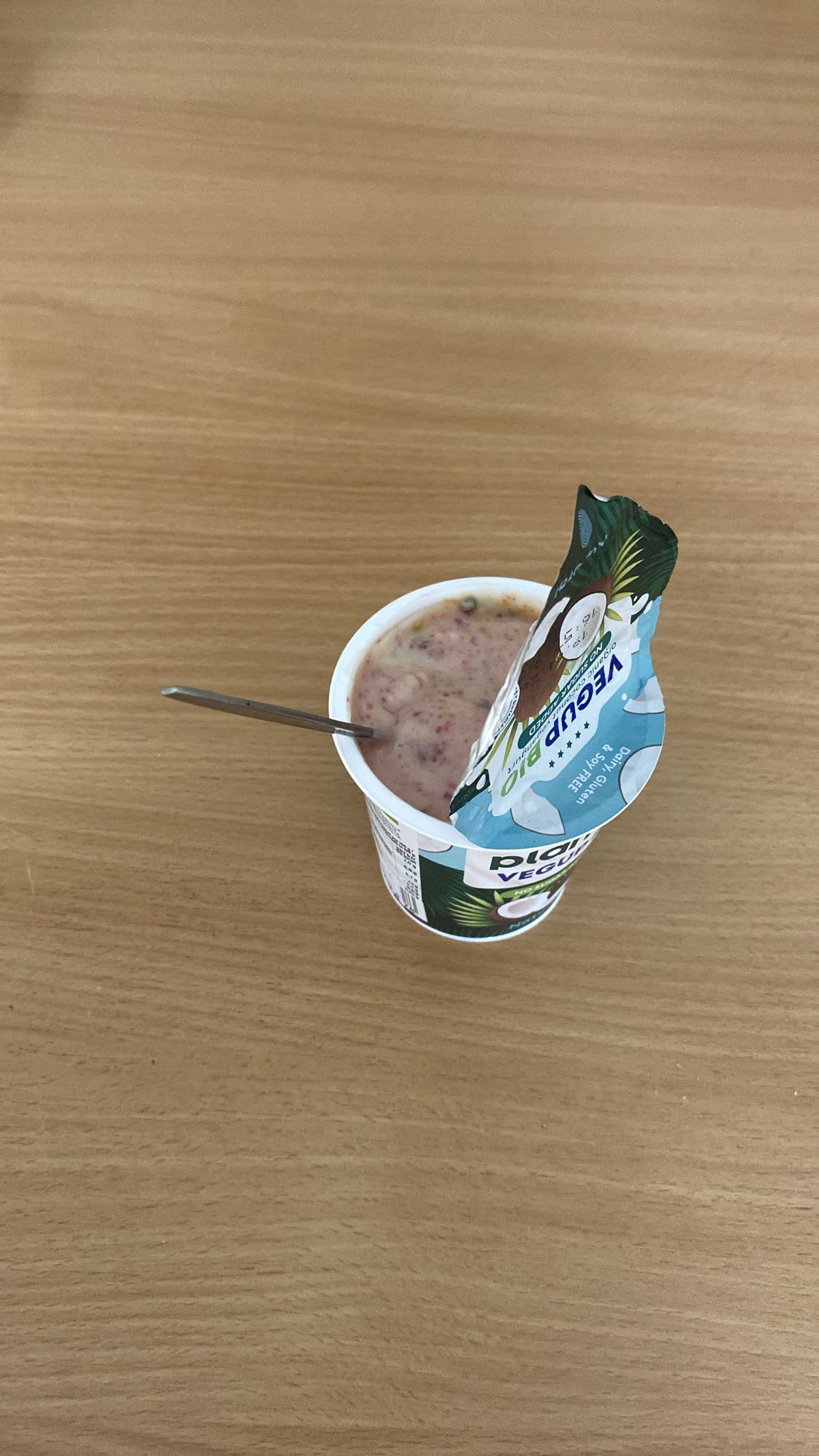 Jogurt wegański z owocami