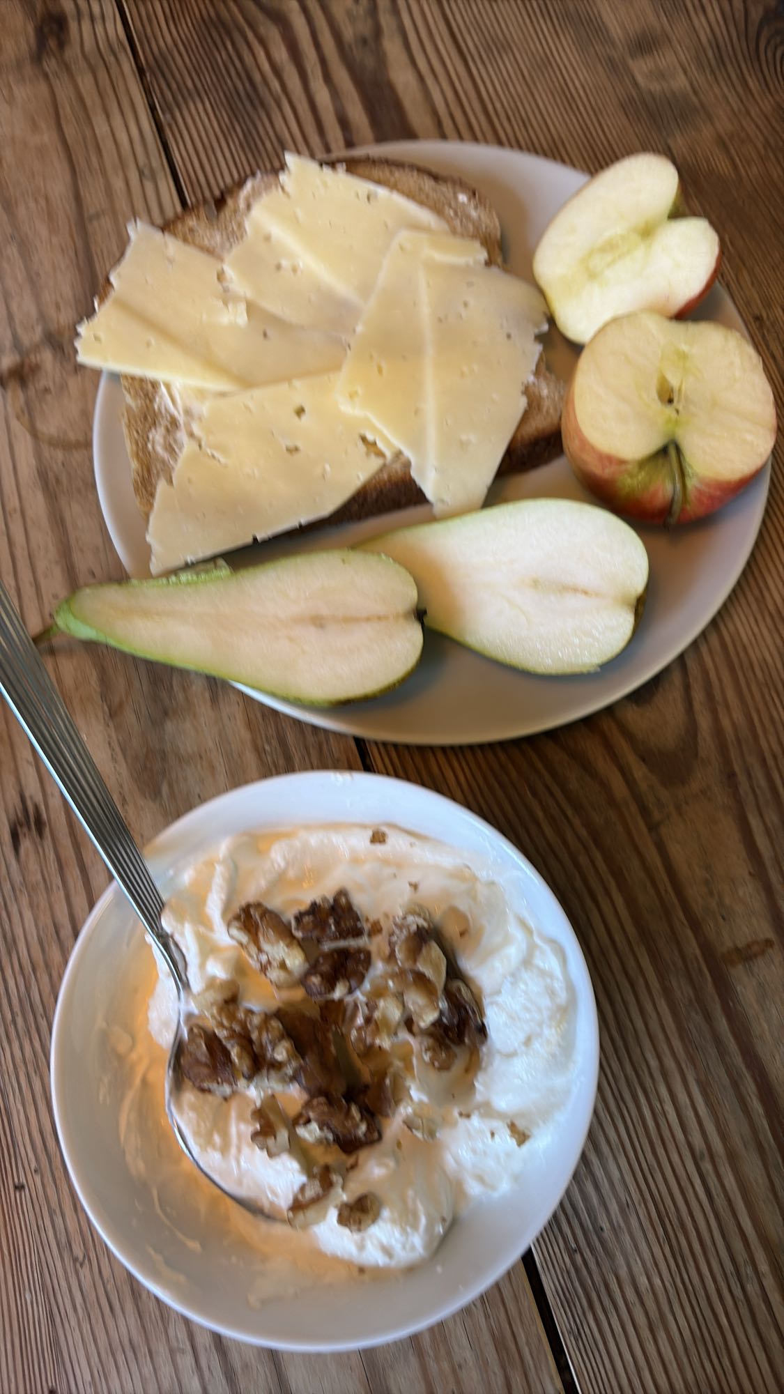 Smörgås med ost och frukt