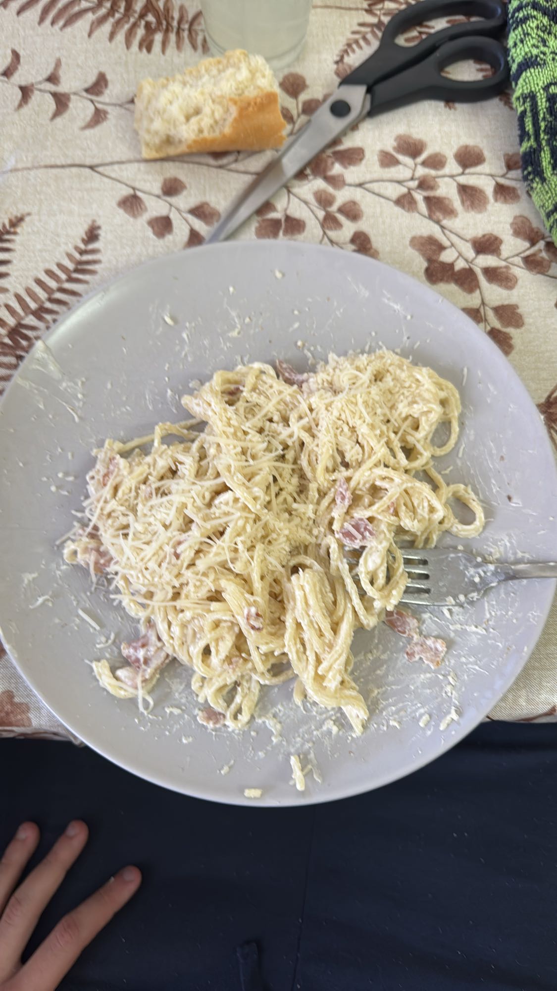 Pasta cremosa con jamón