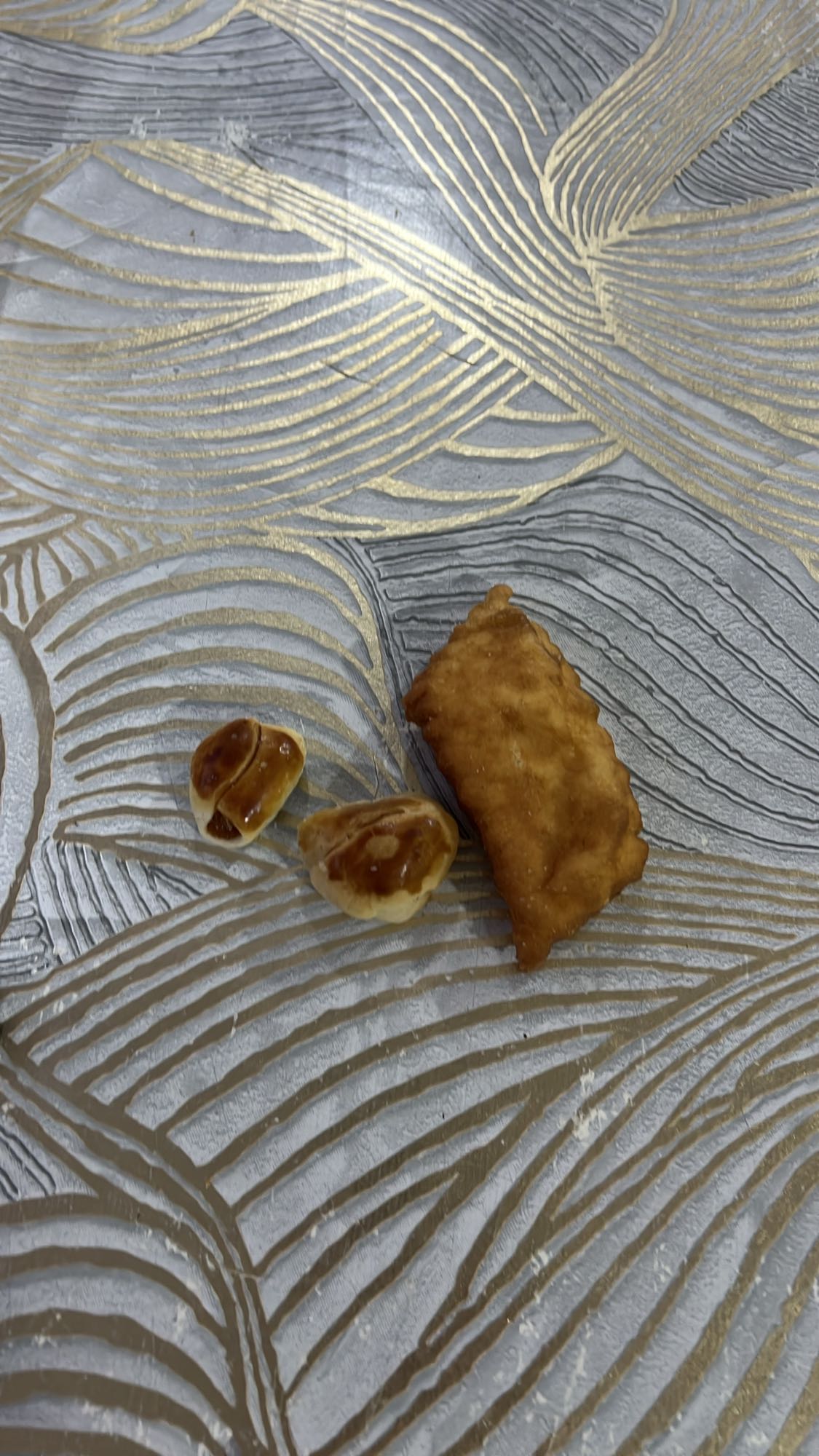 Жареный пирожок и булочки