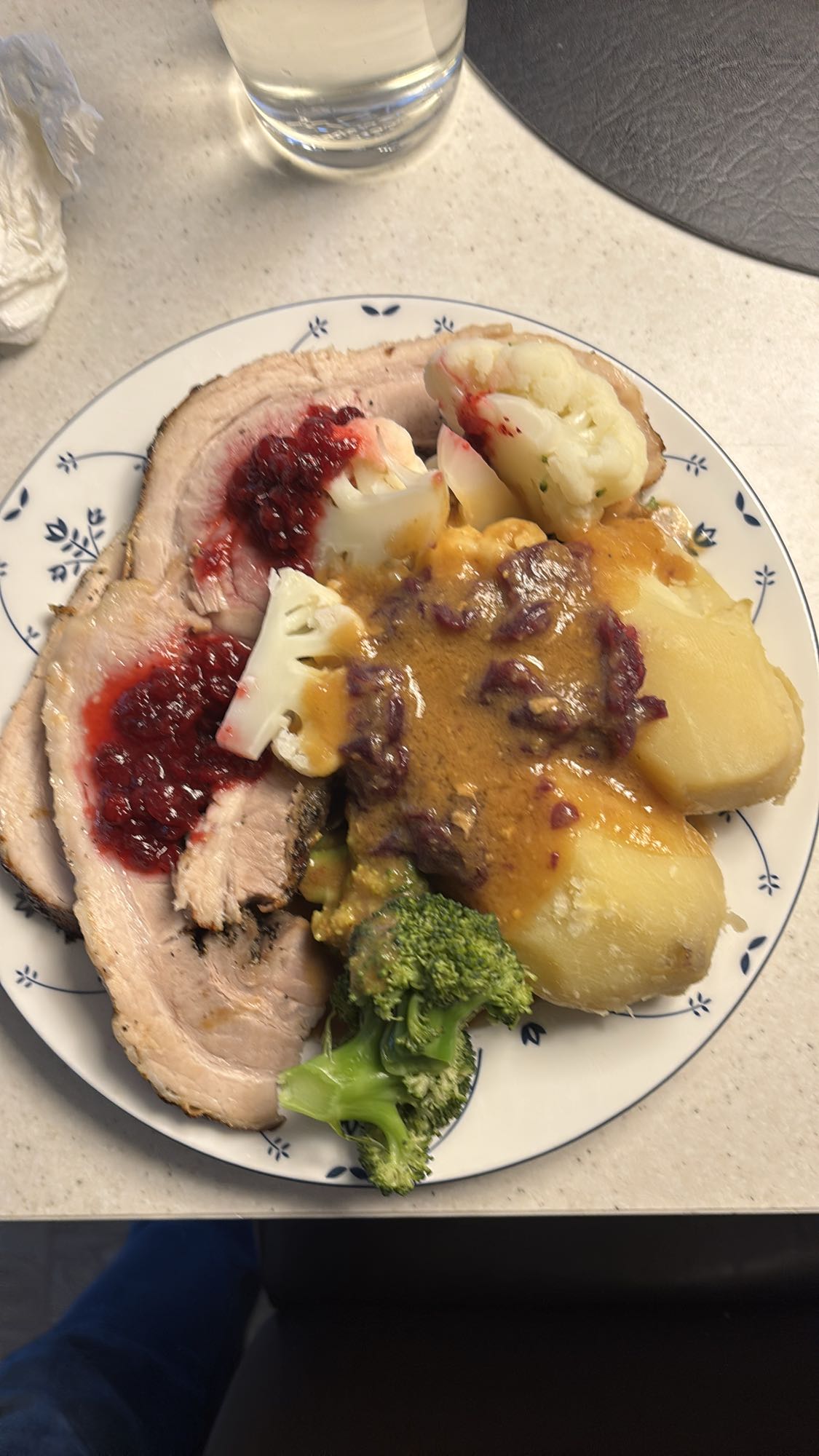 Svinestek med tilbehør