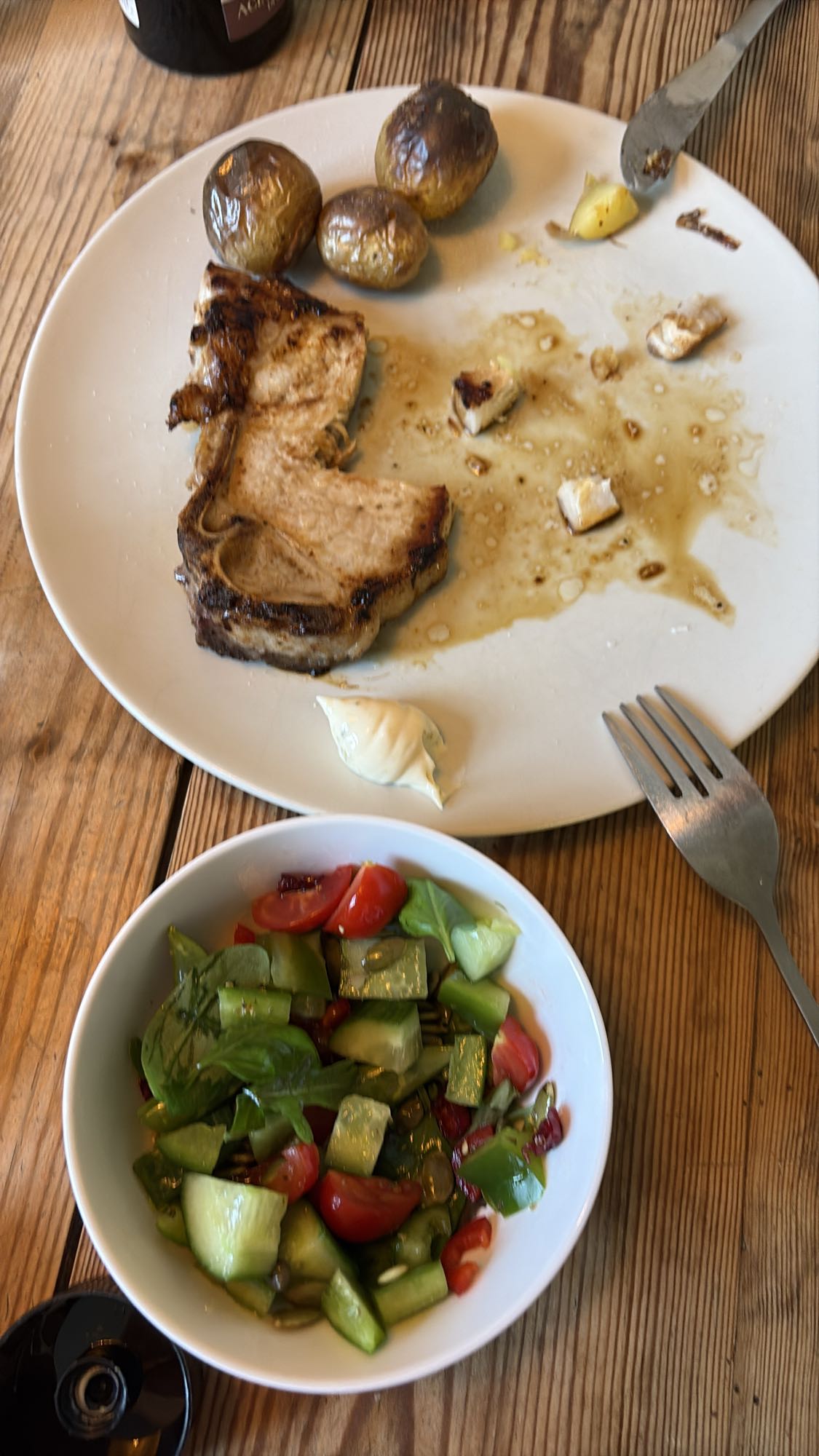 Fläskkotlett med sallad