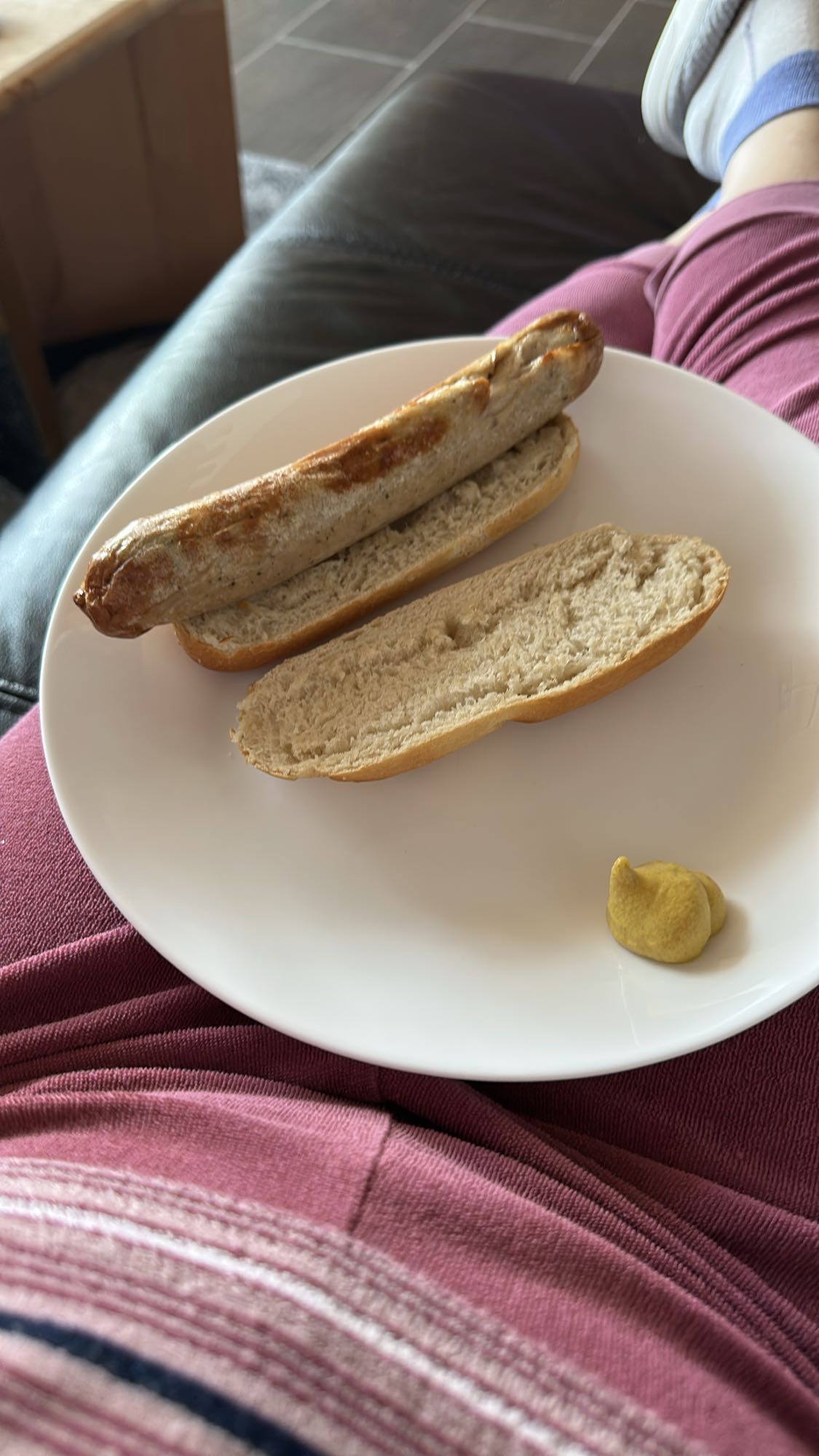 Bratwurst im Brötchen