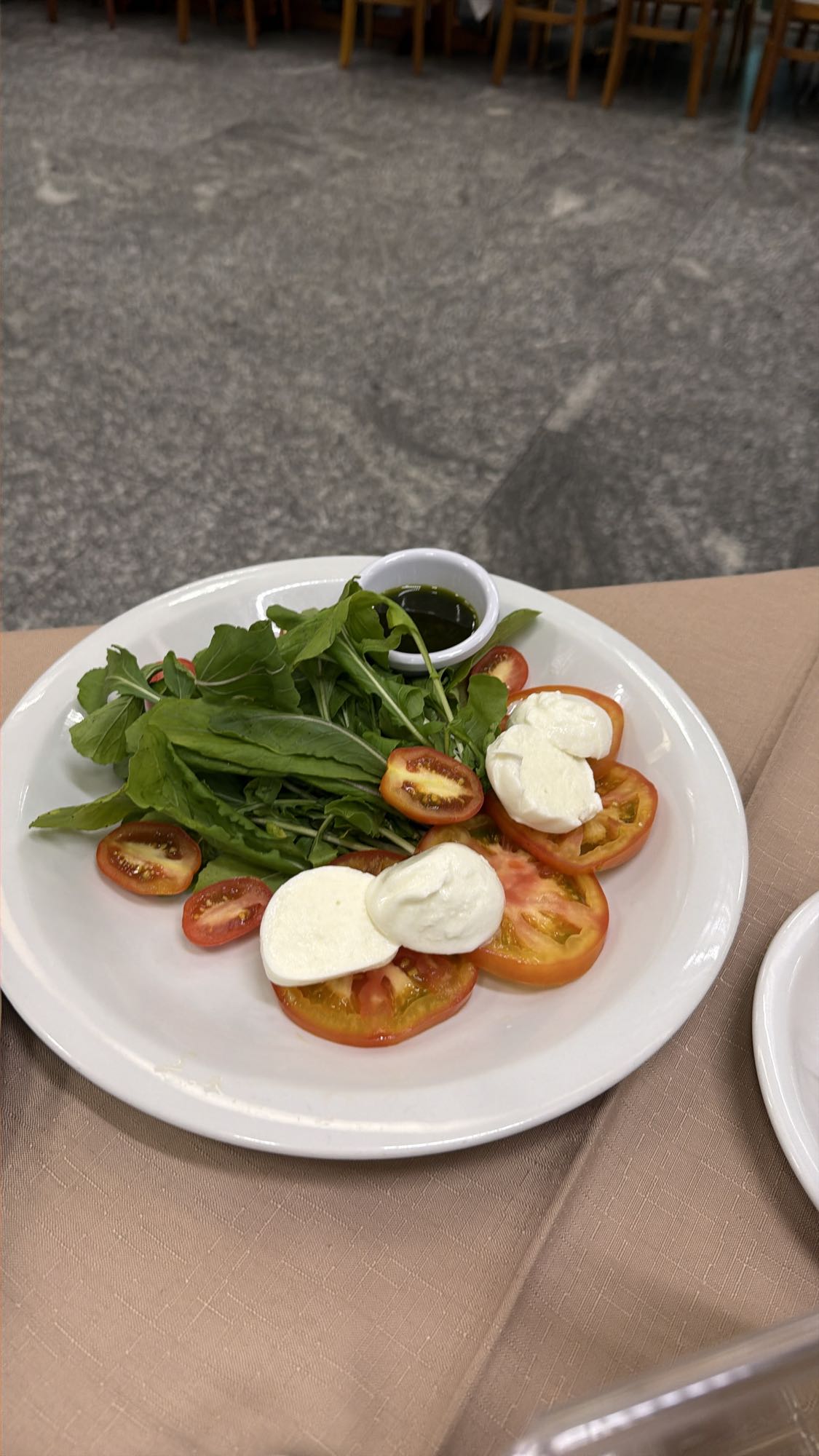 Salada caprese verde
