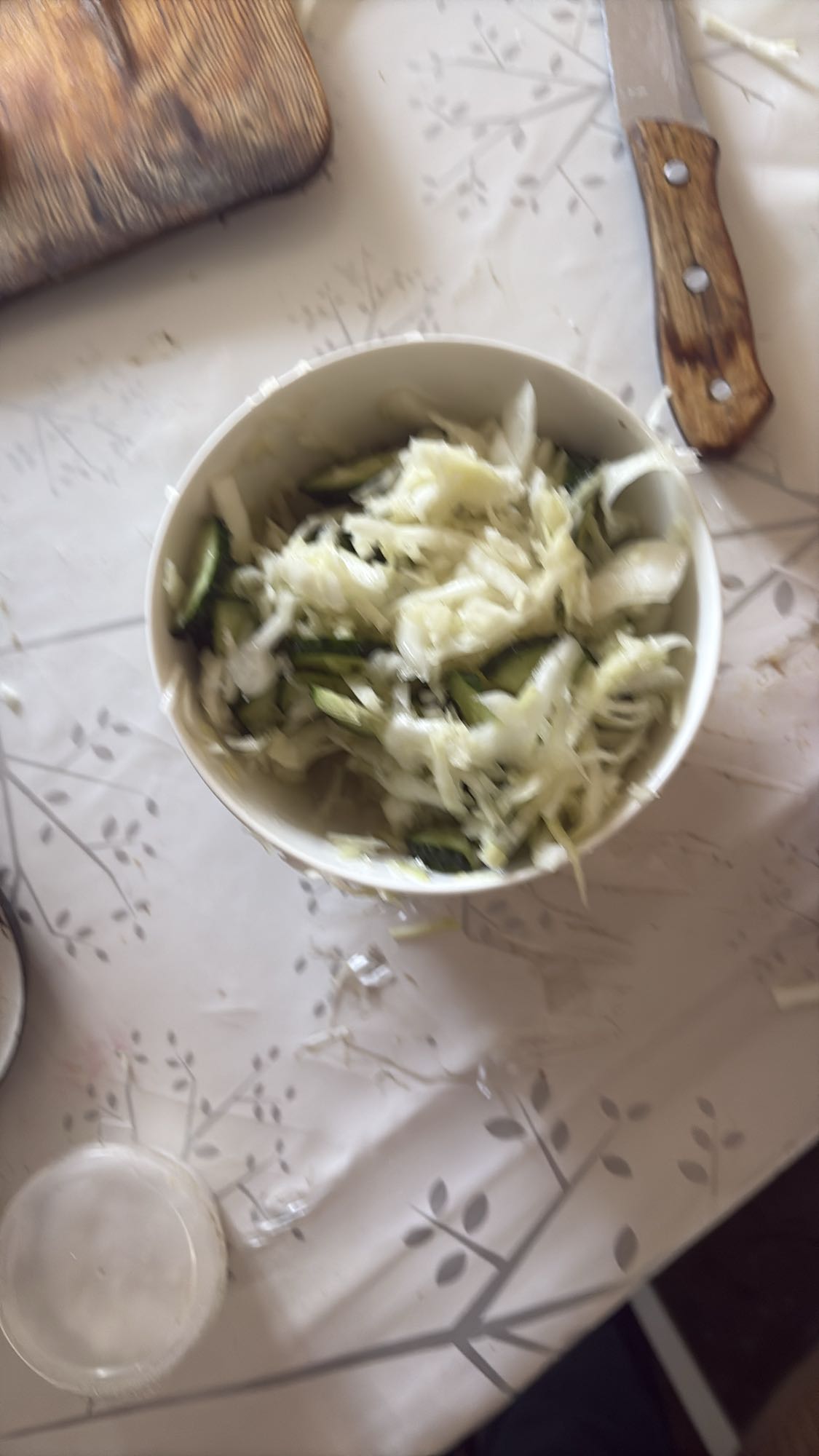 Салат из капусты и огурца