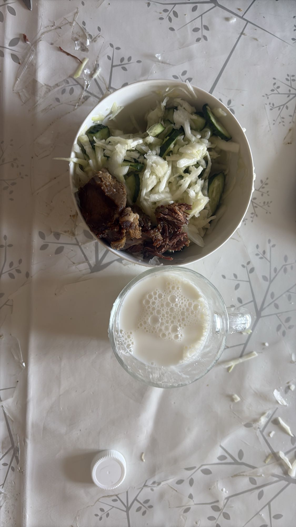 Салат с мясом и молоком