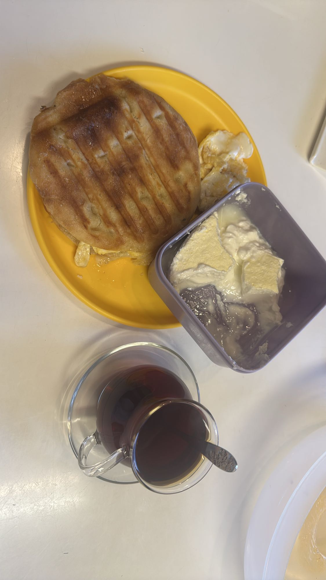 Panini med ost och te