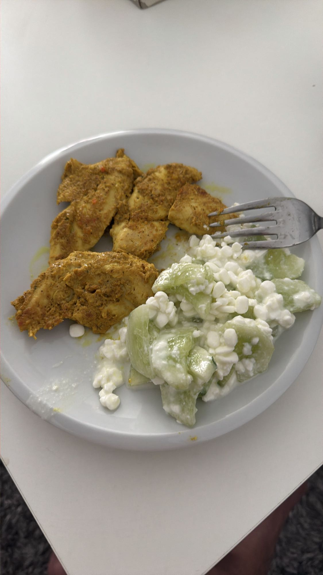 Hähnchen mit Gurkensalat
