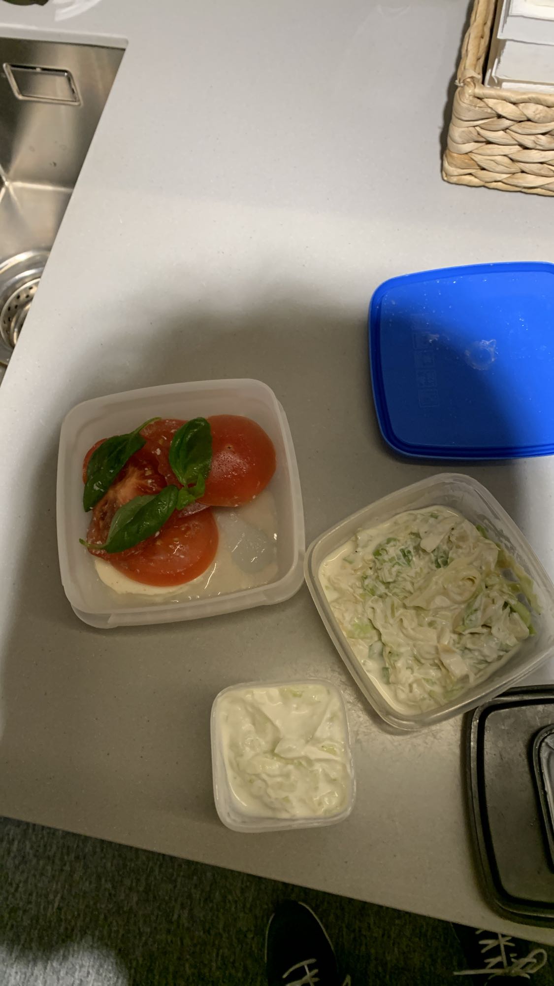 Tomat med krämig sallad