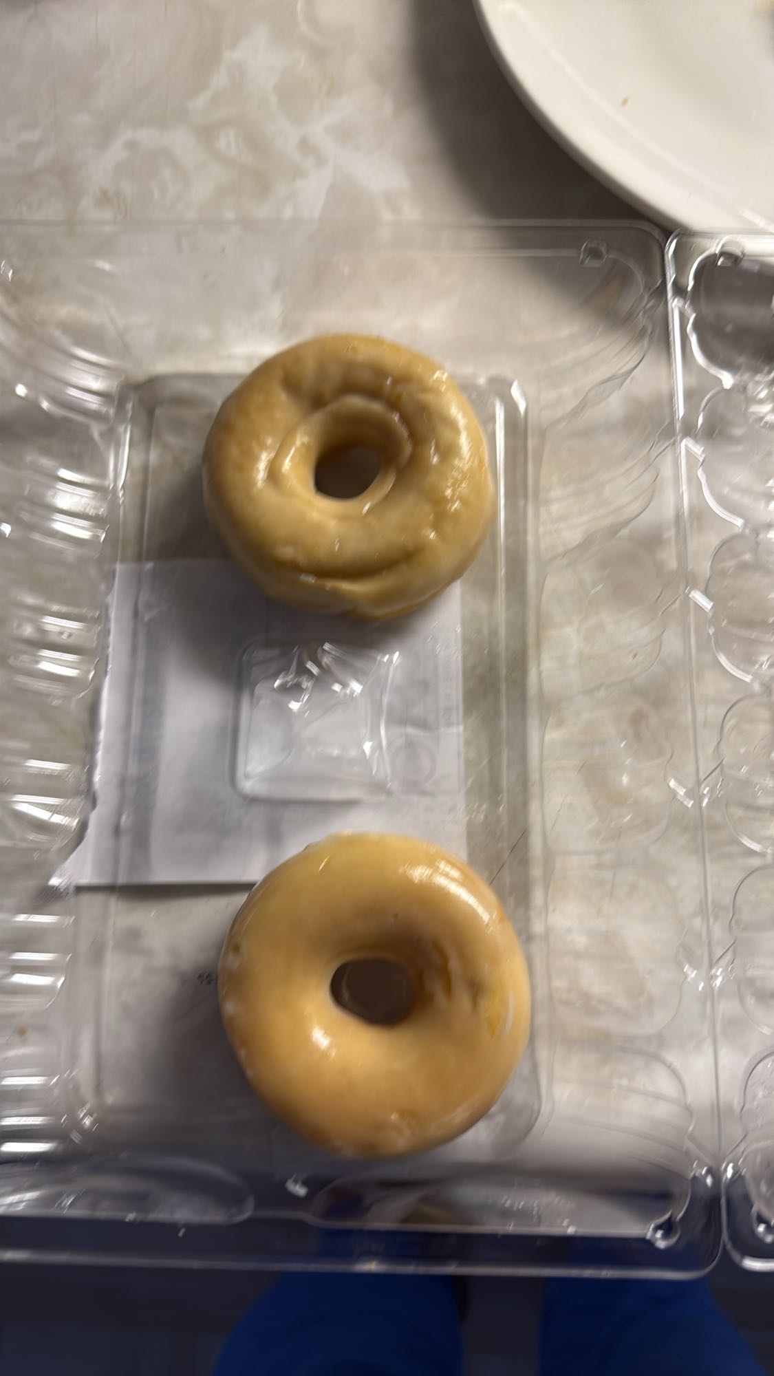 Deux donuts glacés