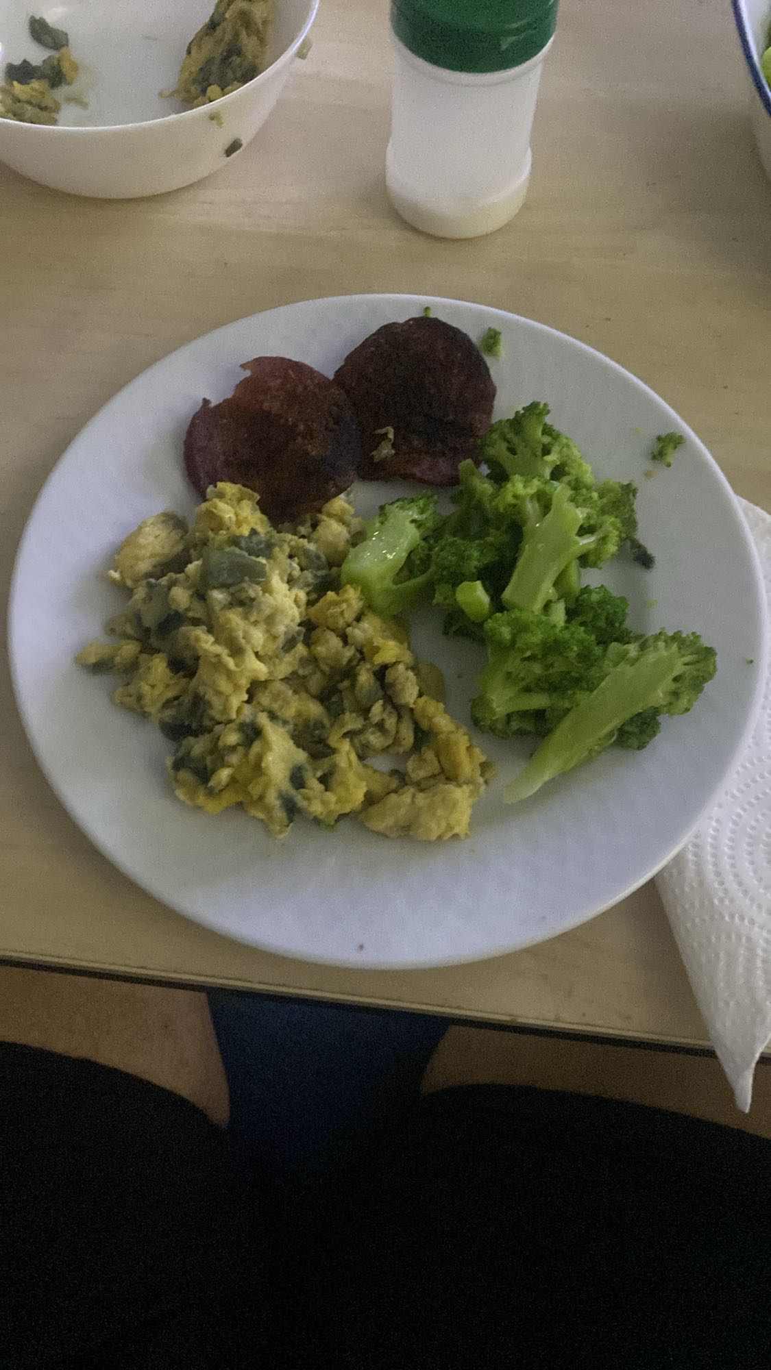 huevos con brócoli y carne