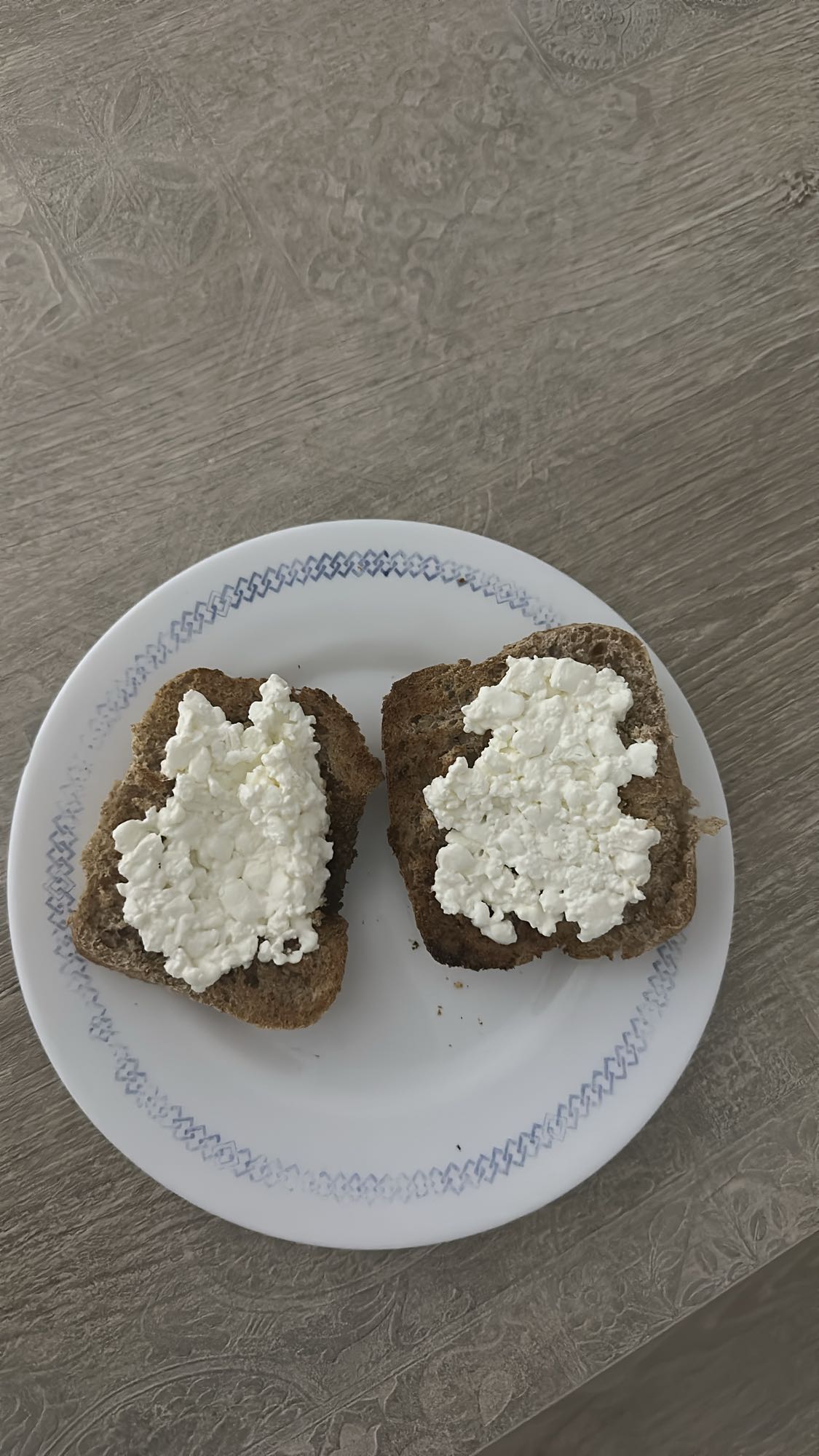 tostadas con requesón
