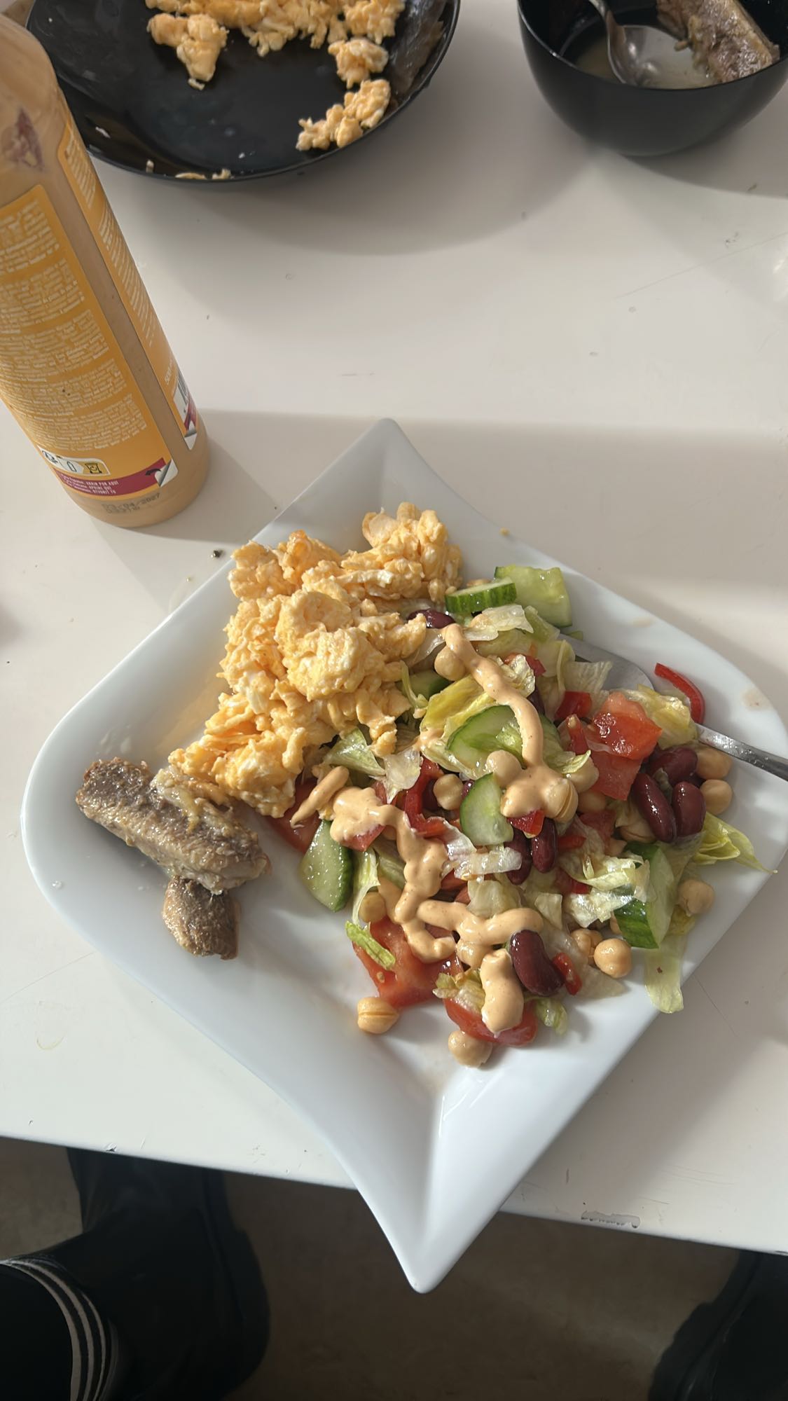 Rührei mit Salat