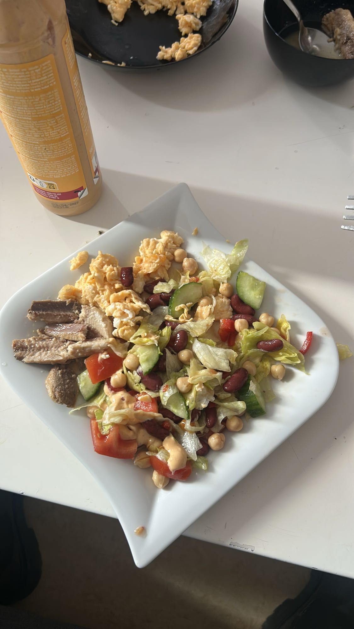 Salat mit Ei und Fisch