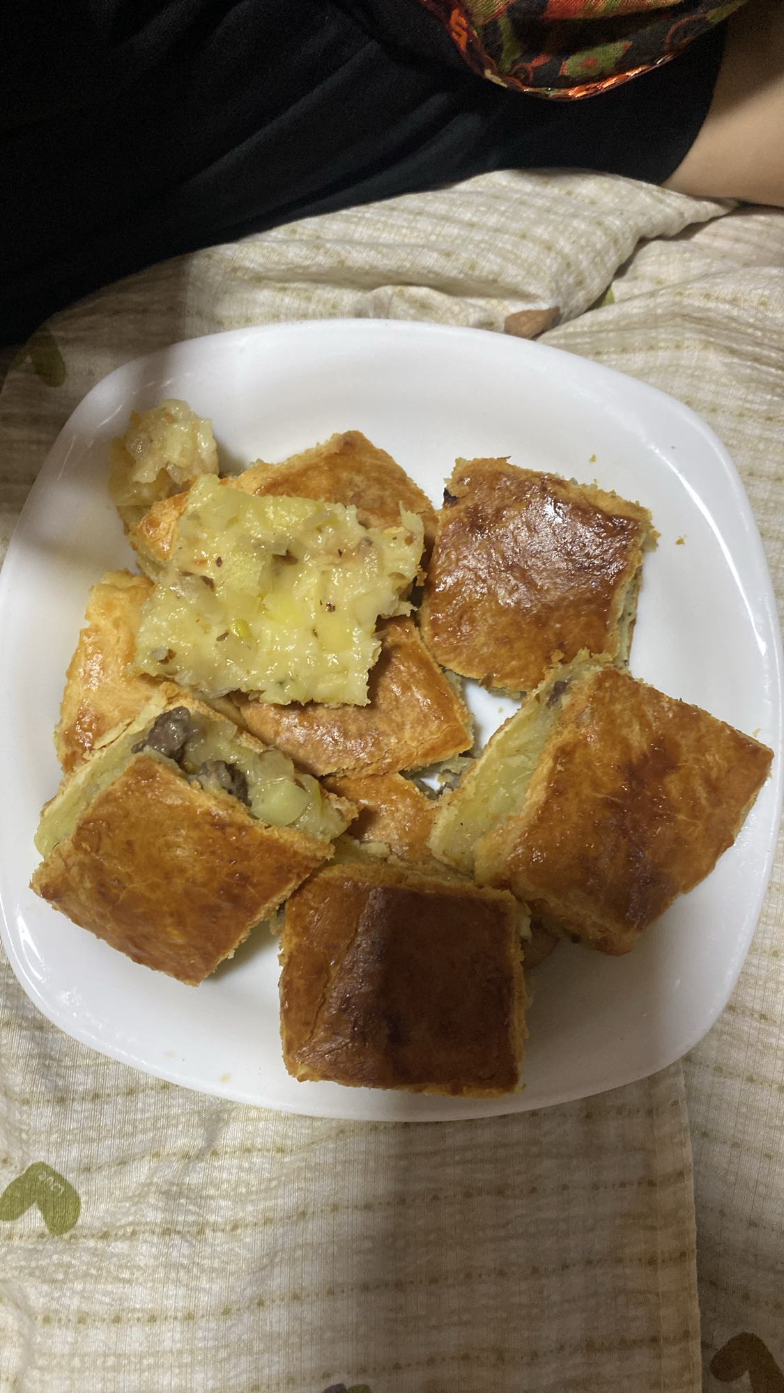 Пирог с мясом и луком