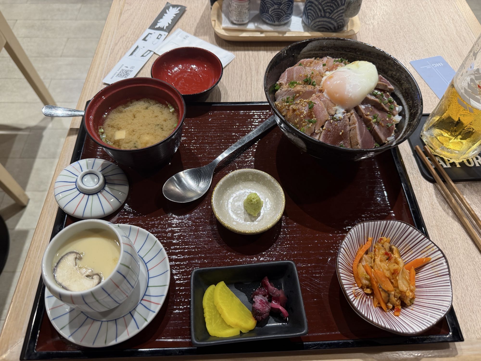 Donburi di tonno e uovo