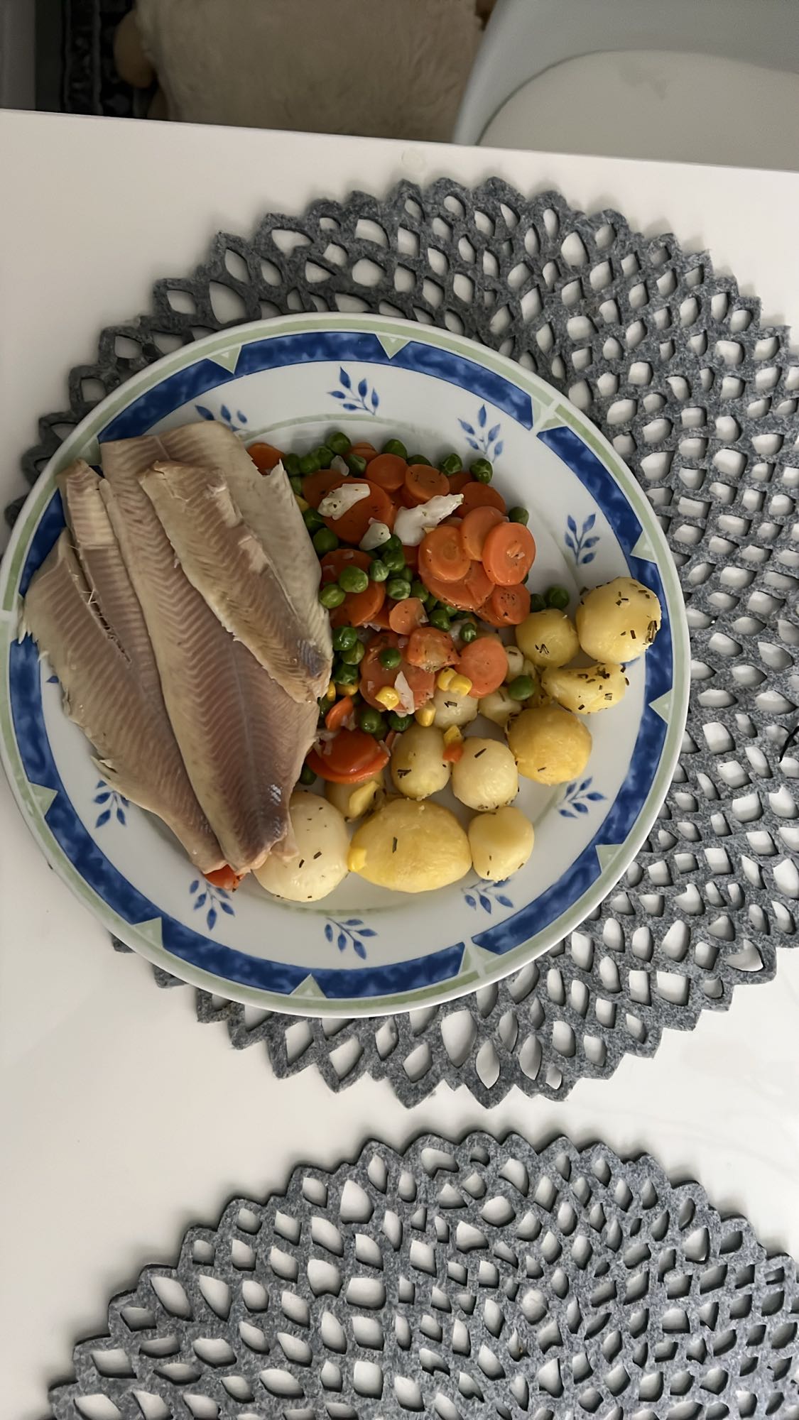 Pstrąg z ziemniakami i warzywami