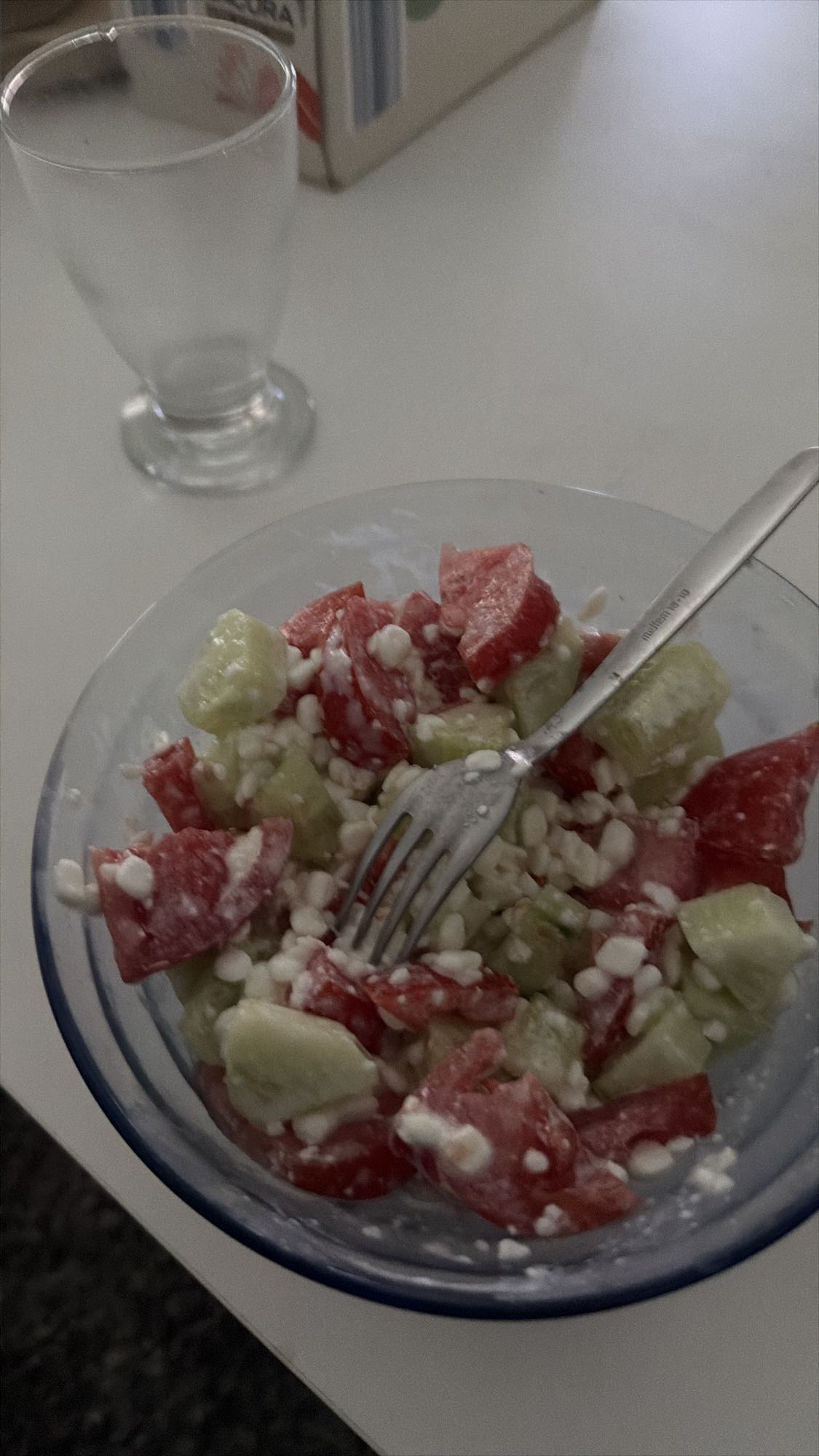 Gurkensalat mit Hüttenkäse