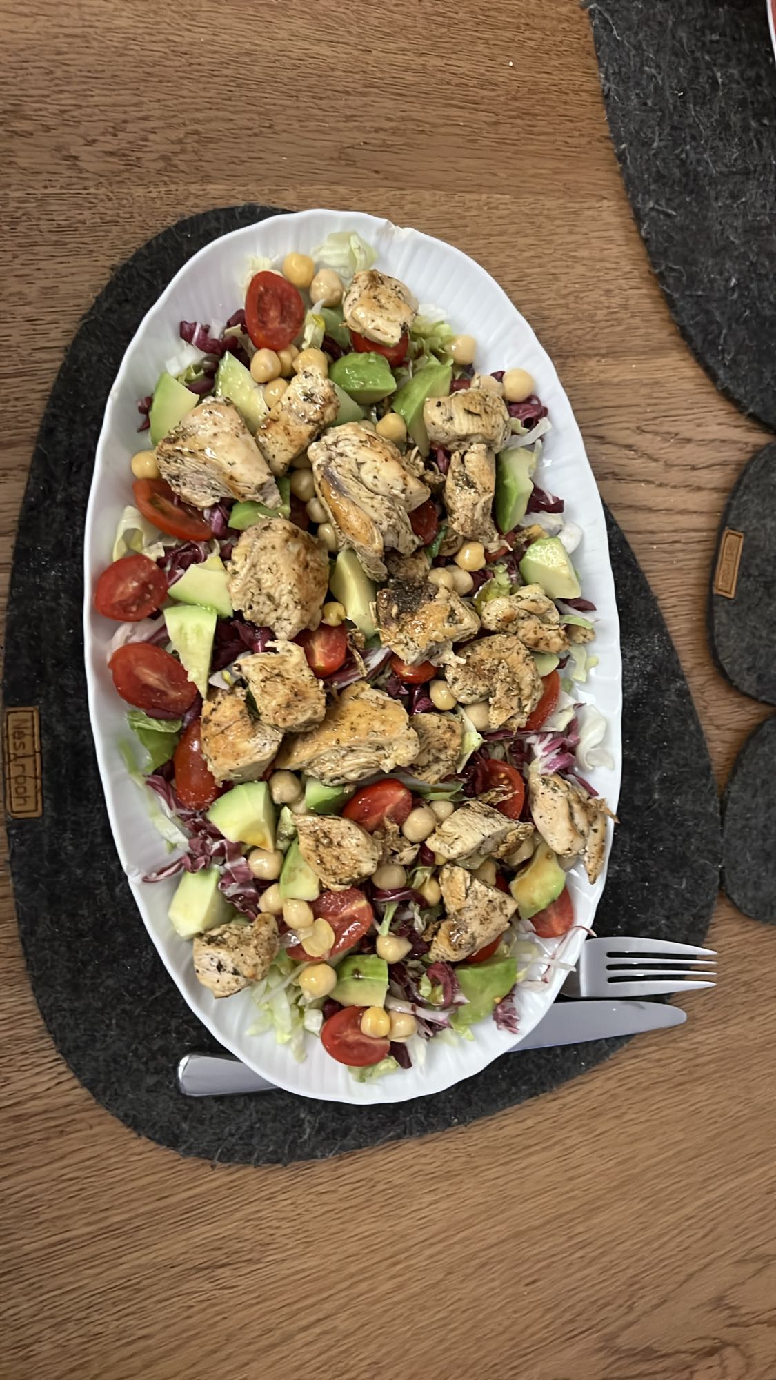 Insalata pollo e avocado