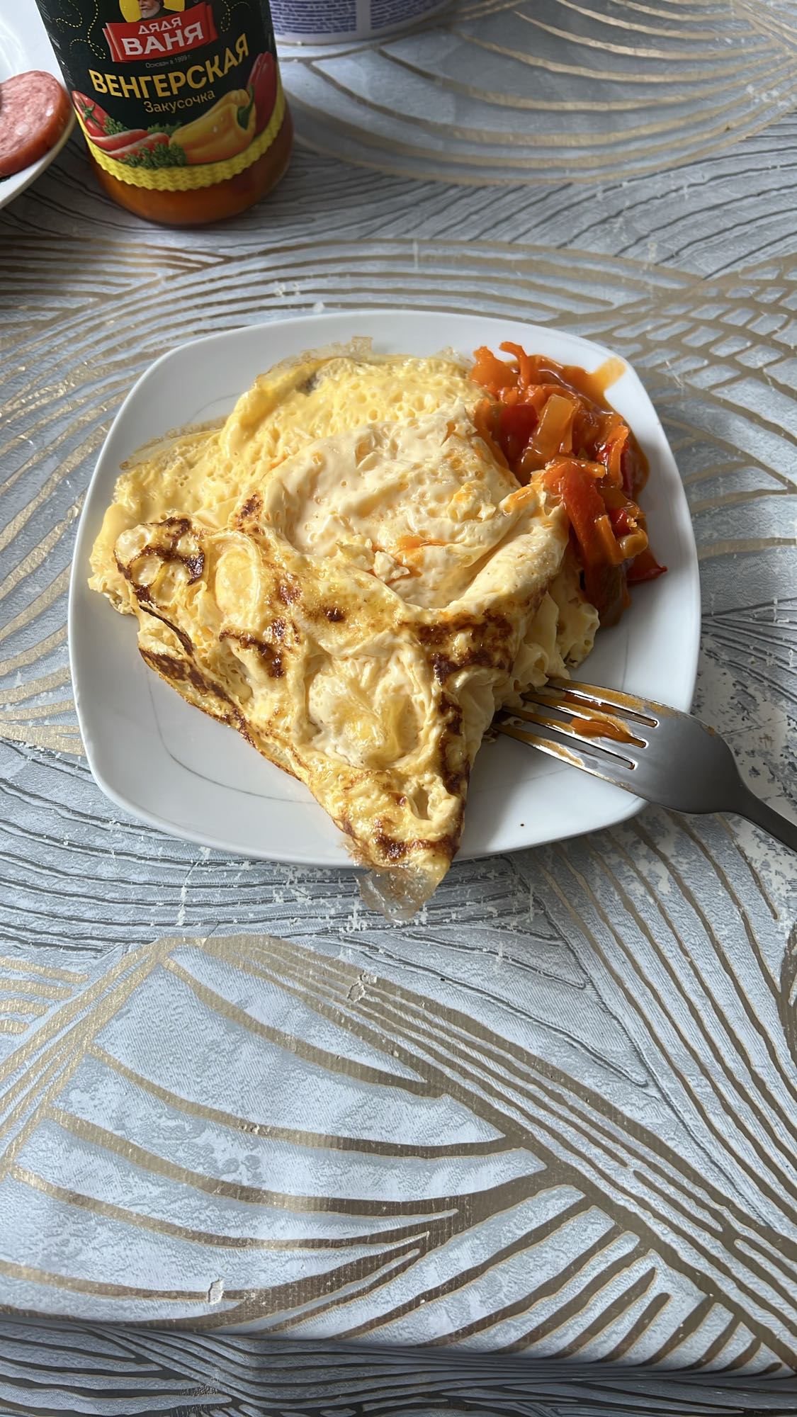Яичница с закуской