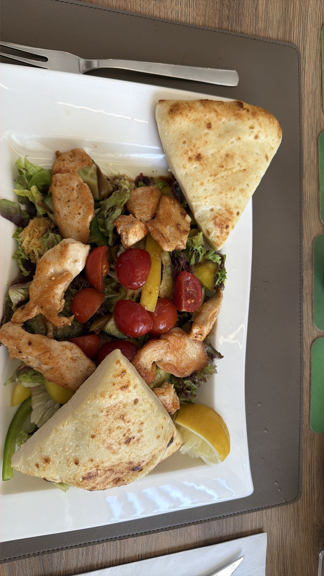 Hähnchensalat mit Brot