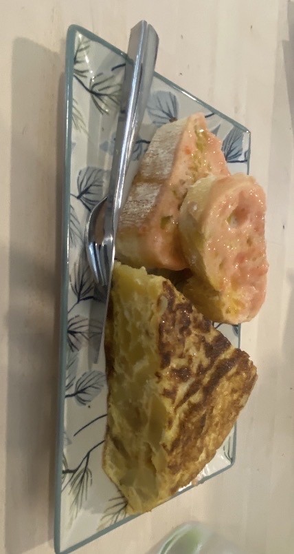 tortilla con pan y tomate