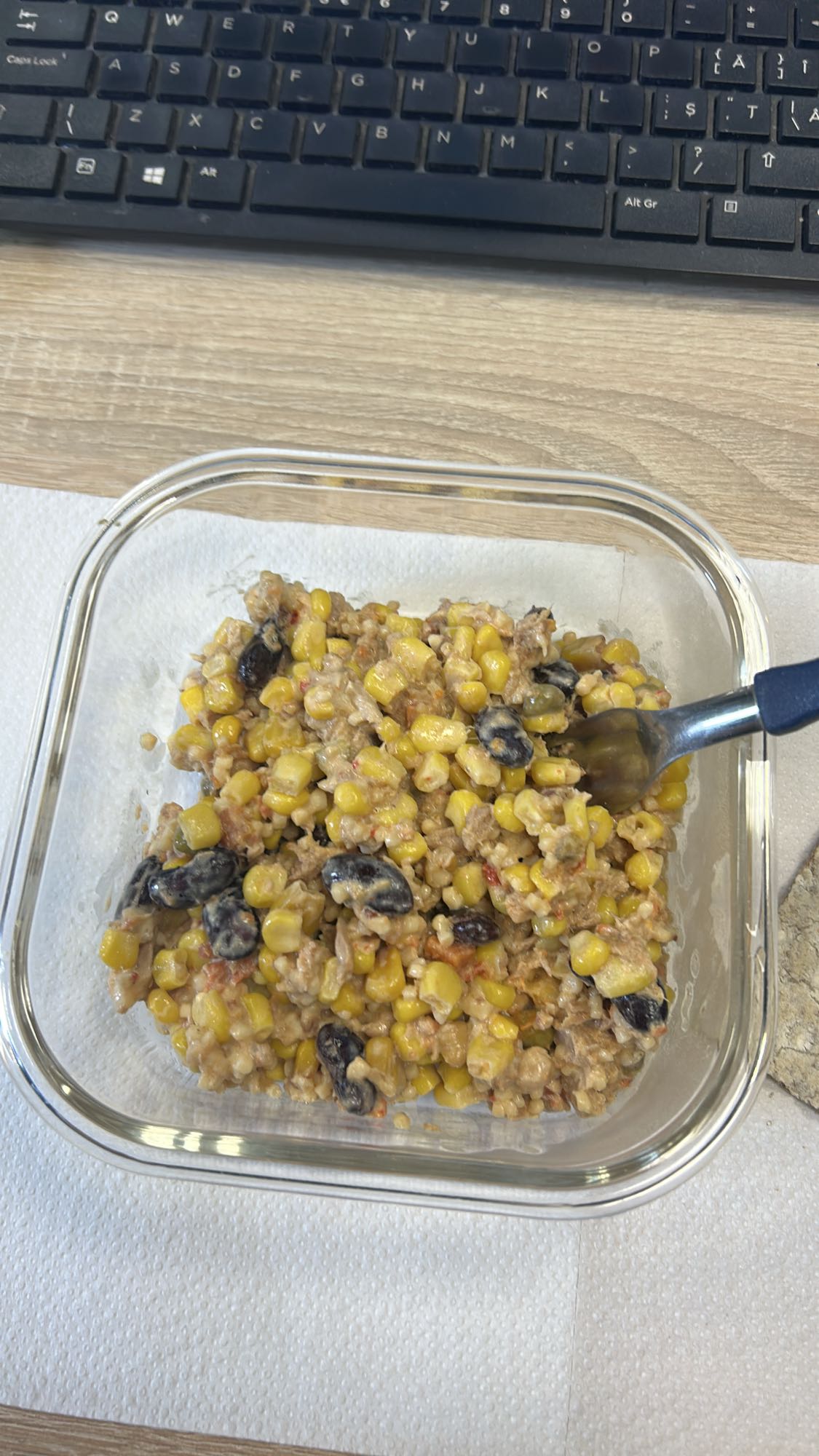 Salata cu ton si porumb