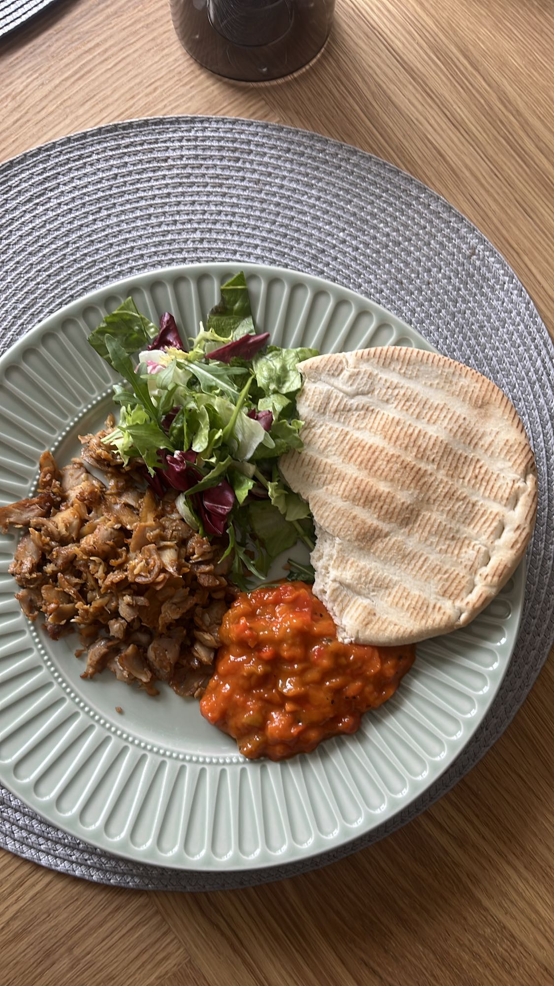 Kycklingkebabtallrik med pita