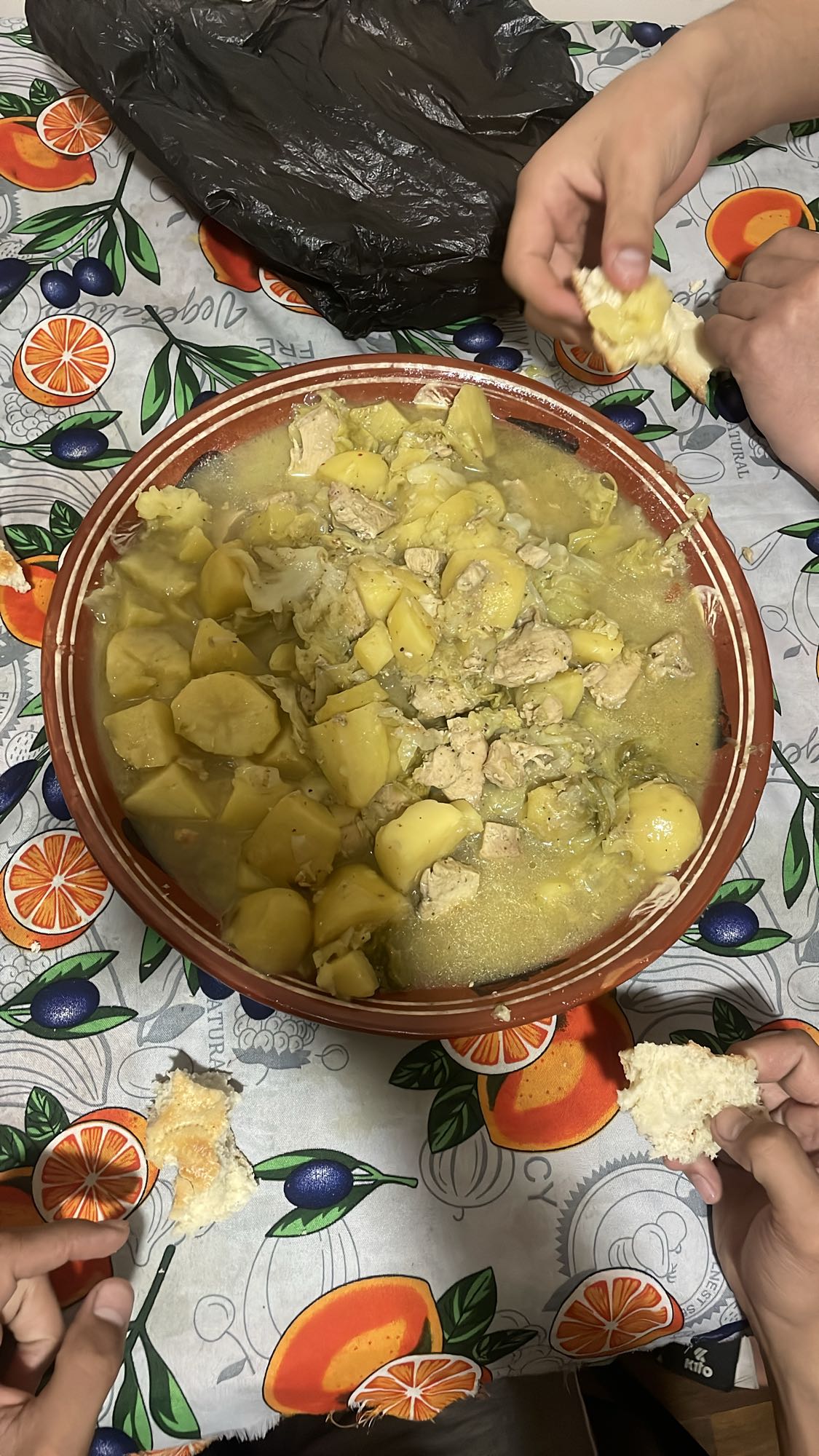 Тушёная курица с овощами