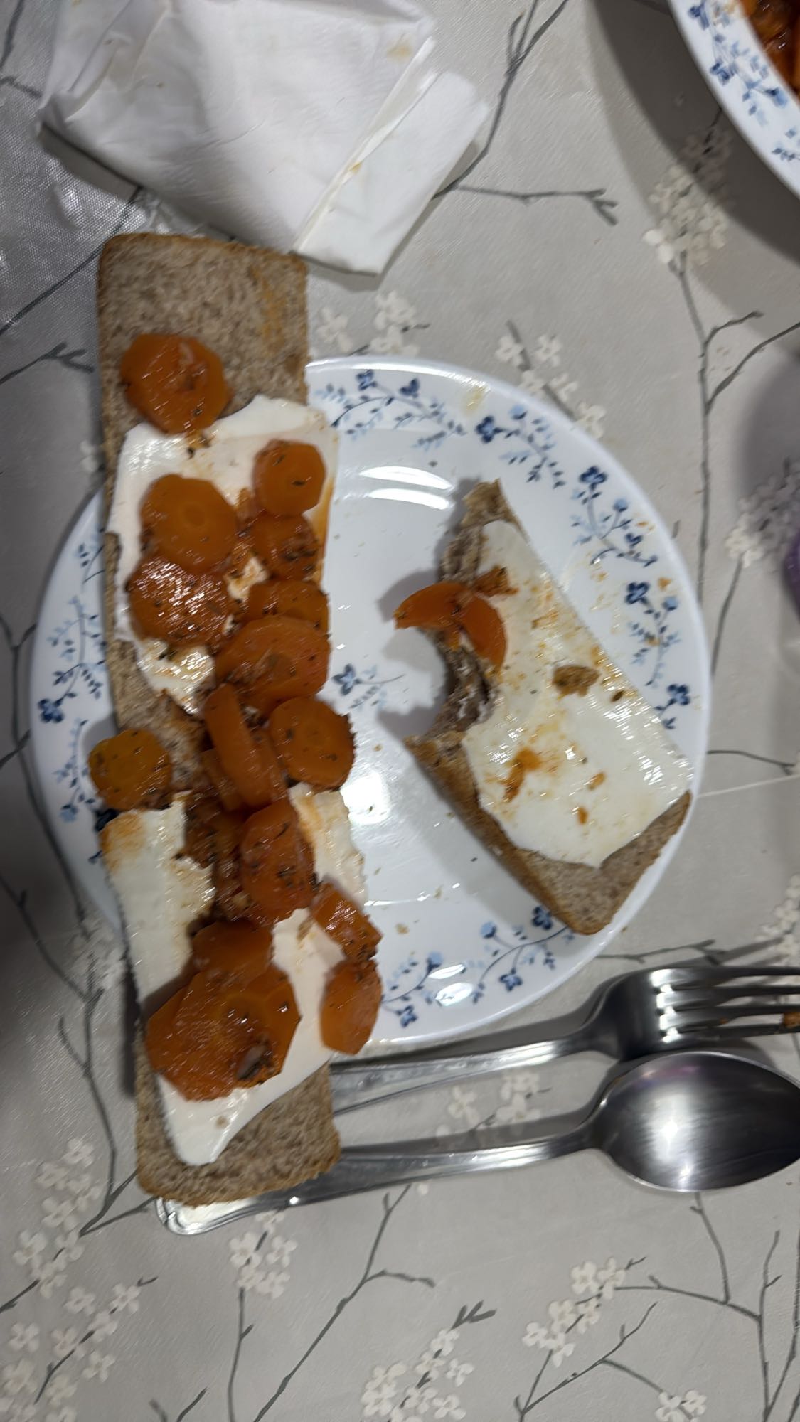 tostas con queso y zanahoria