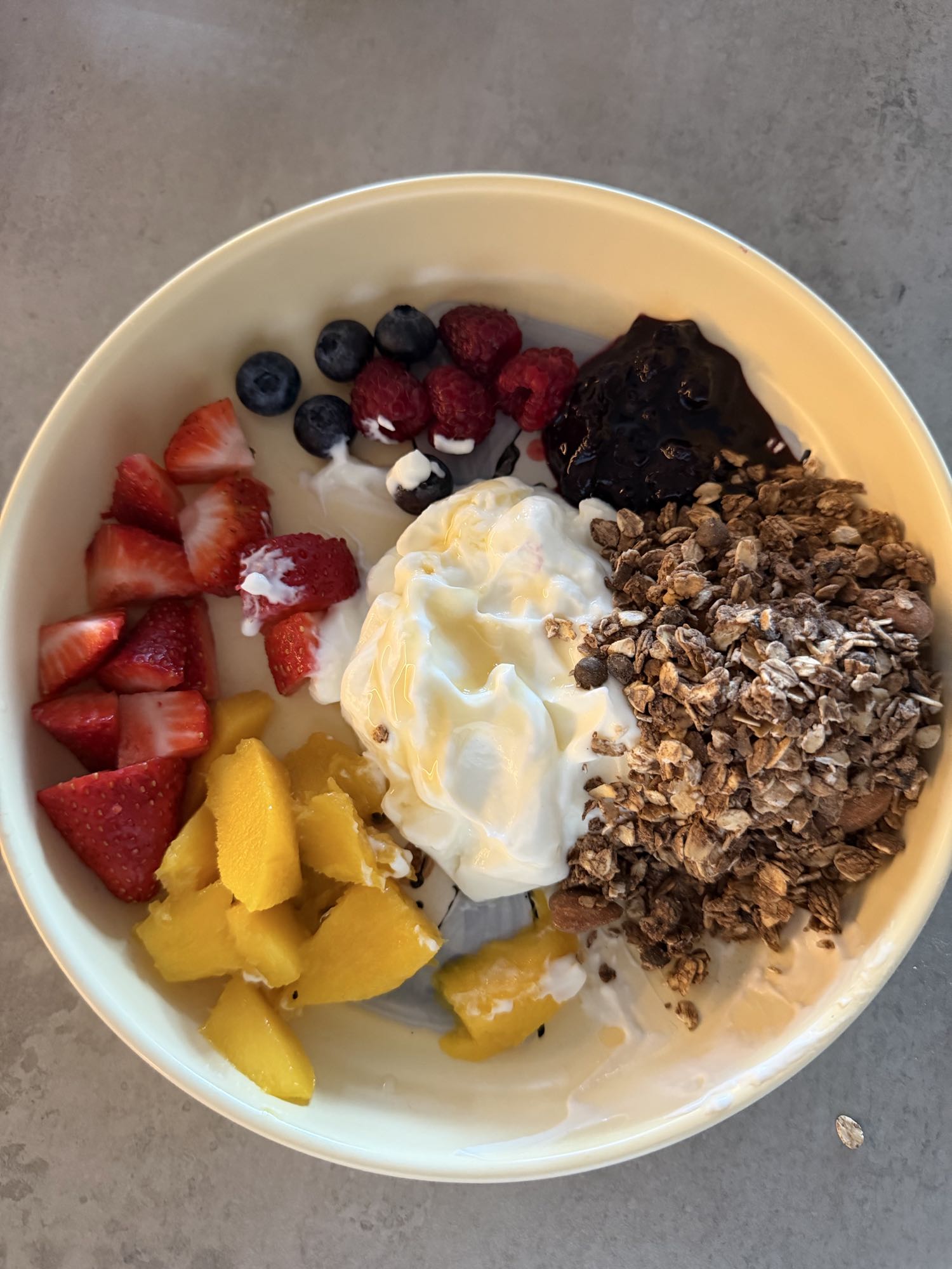 bol de yogur con fruta
