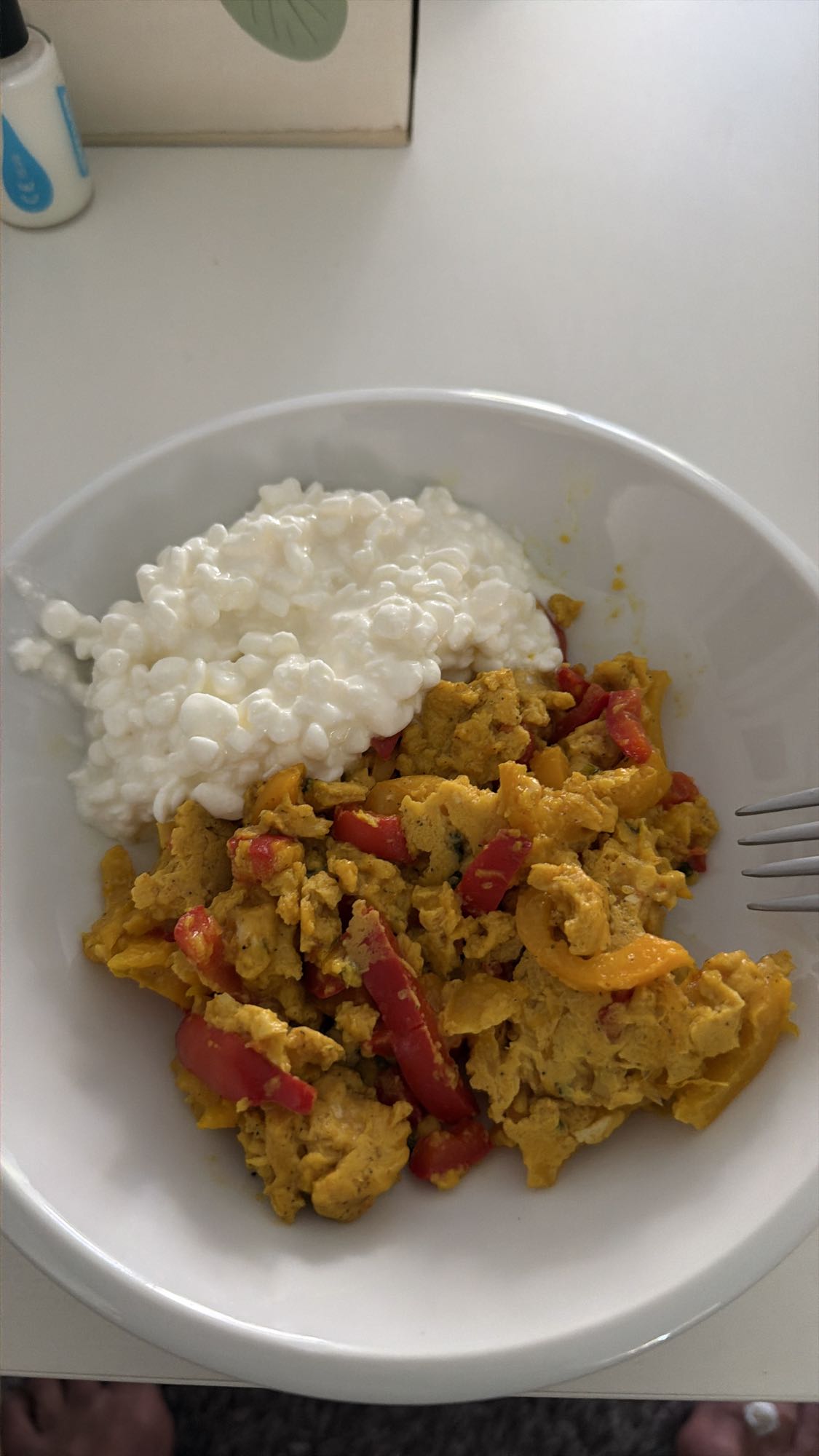 Rührei mit Hüttenkäse