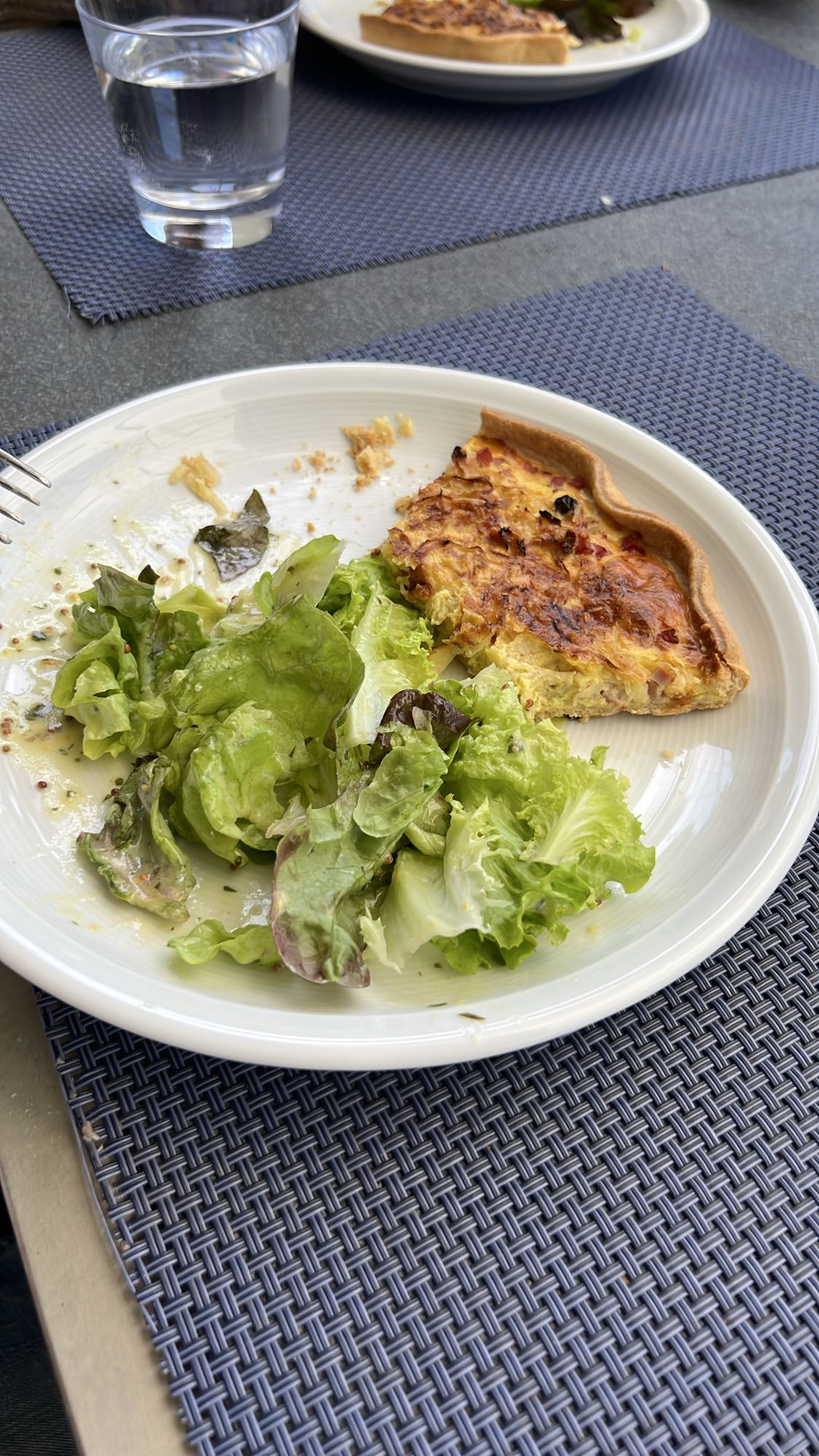 Quiche mit Salat
