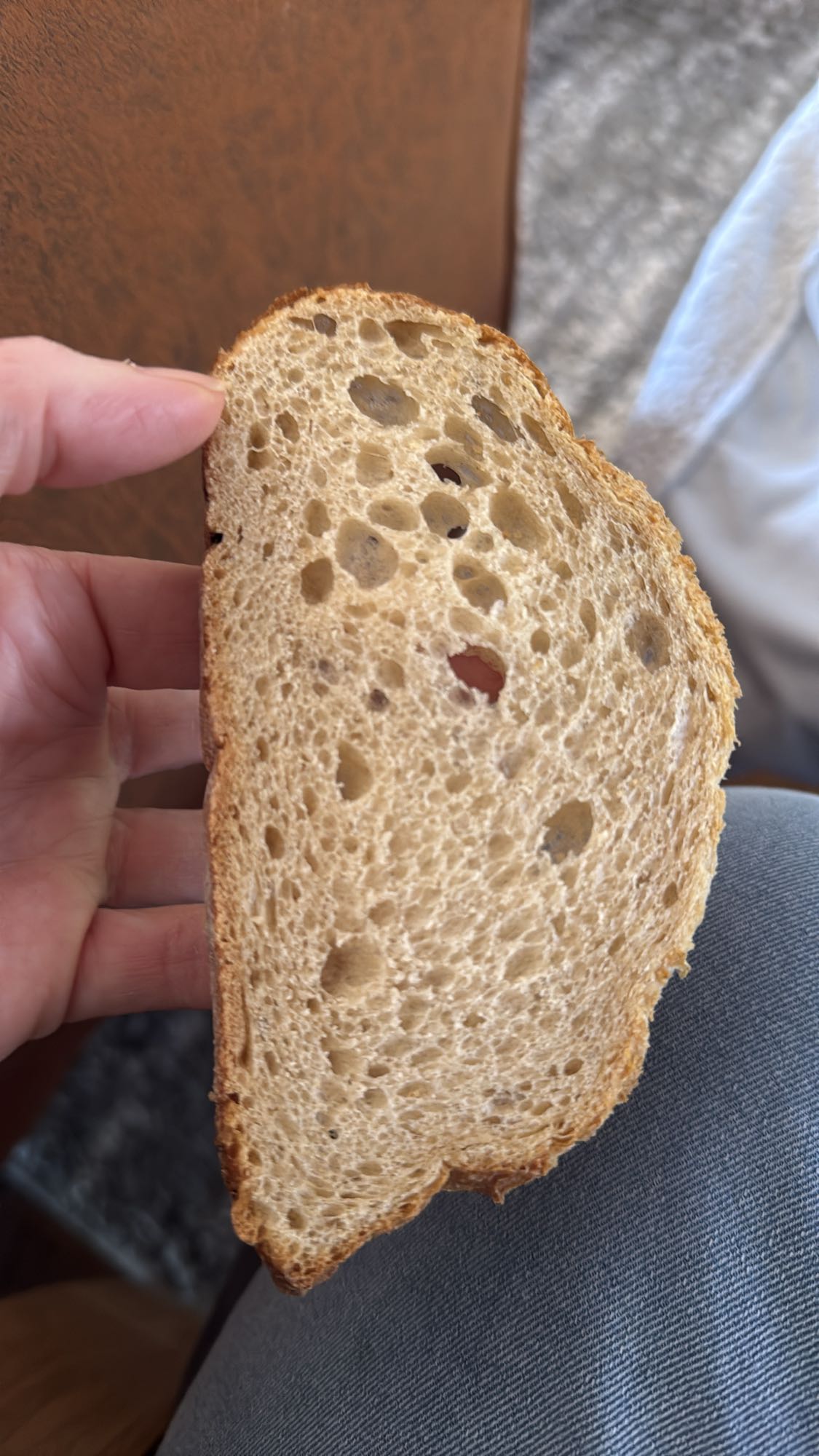 Sneetje zuurdesembrood