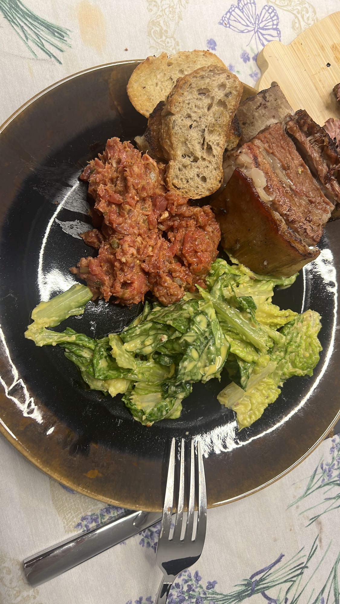 Coaste cu salata si paine