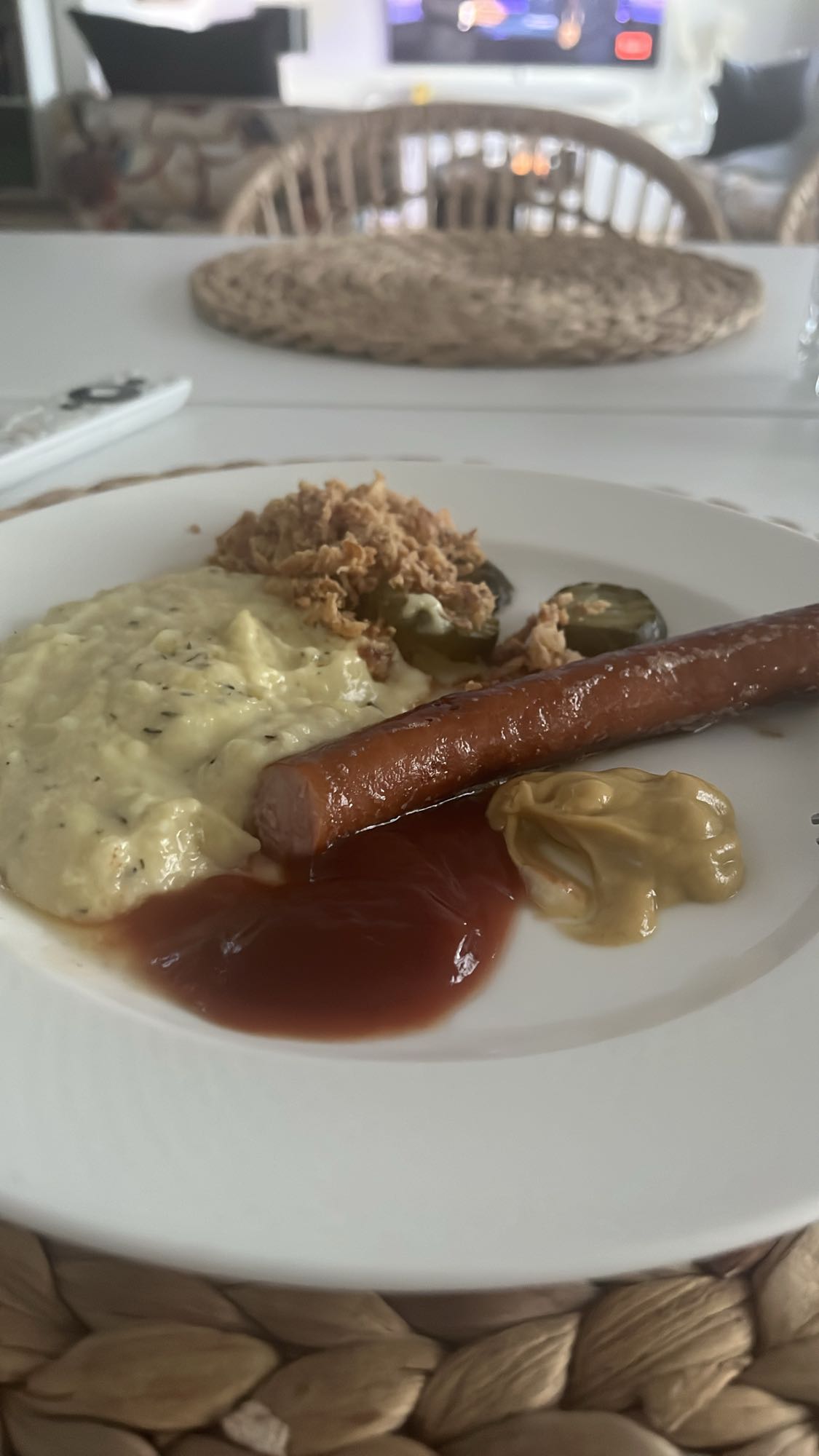 Korv med potatissallad