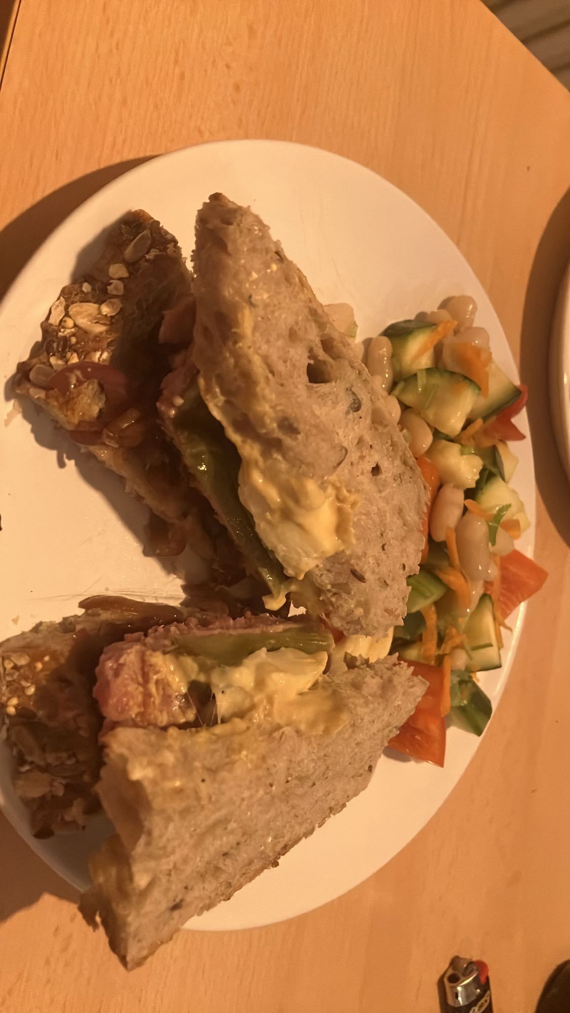Sanduíches e salada