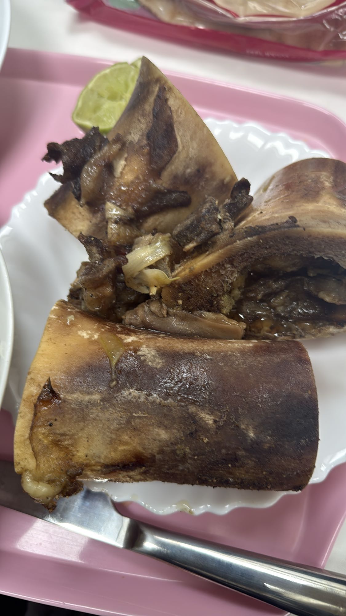 Grillet beinmarg med kjøtt