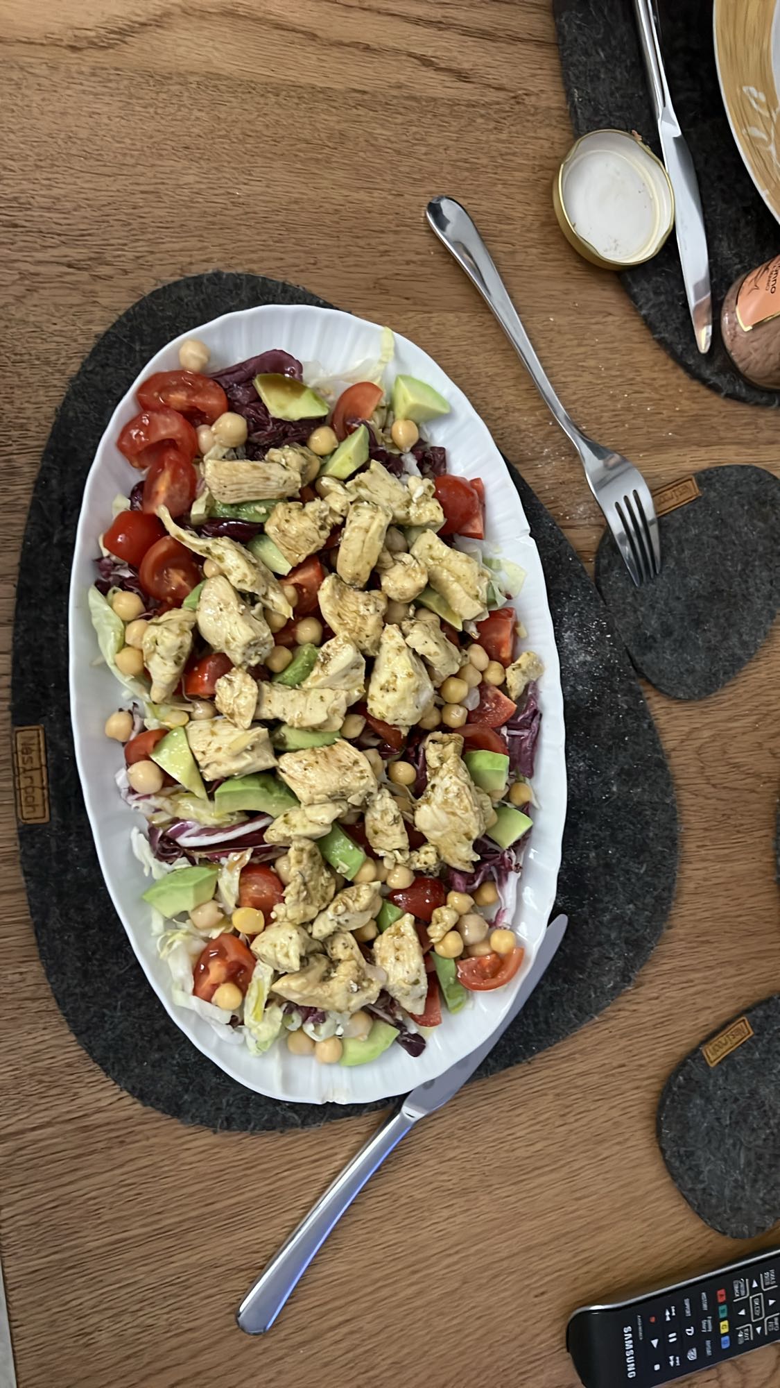Insalata pollo e avocado