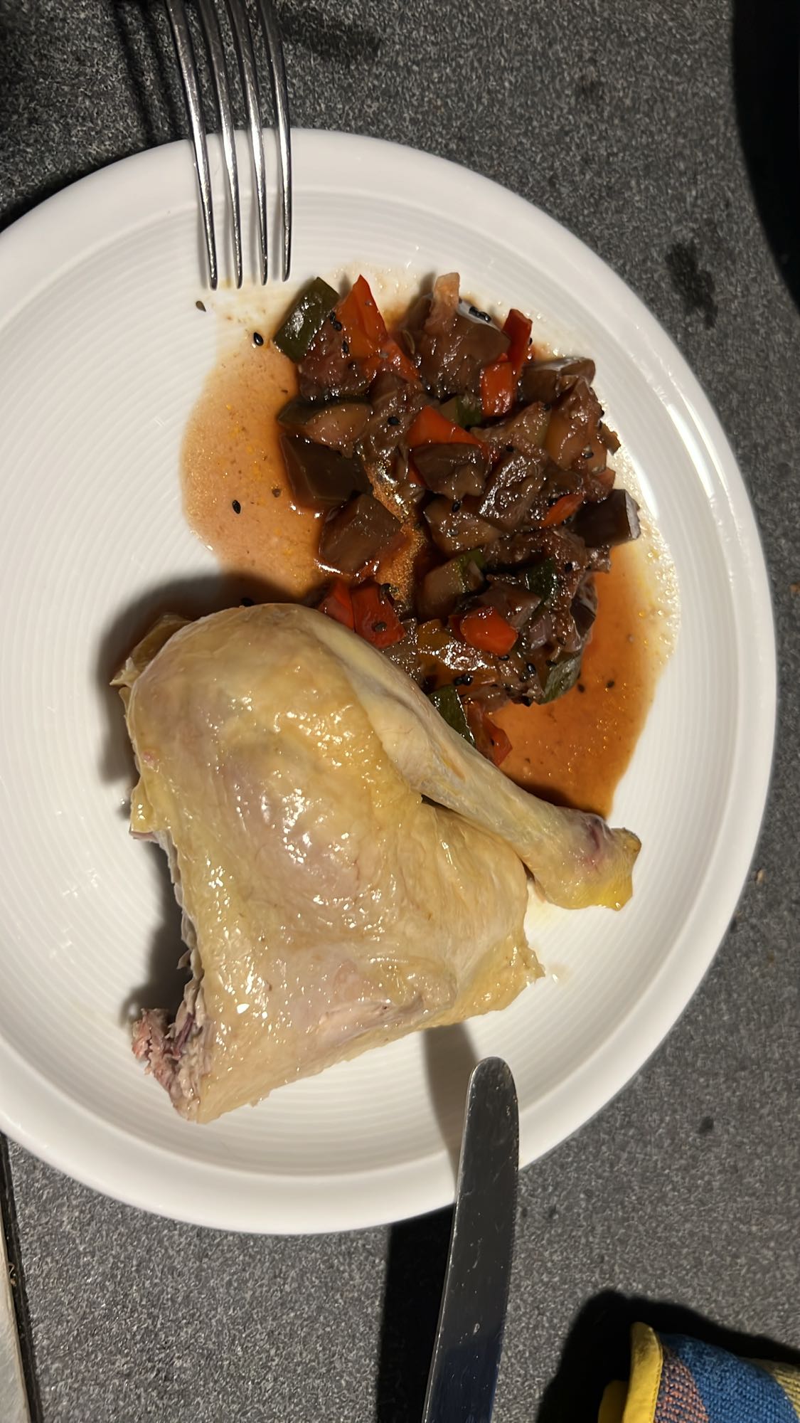 Hähnchenkeule mit Gemüse
