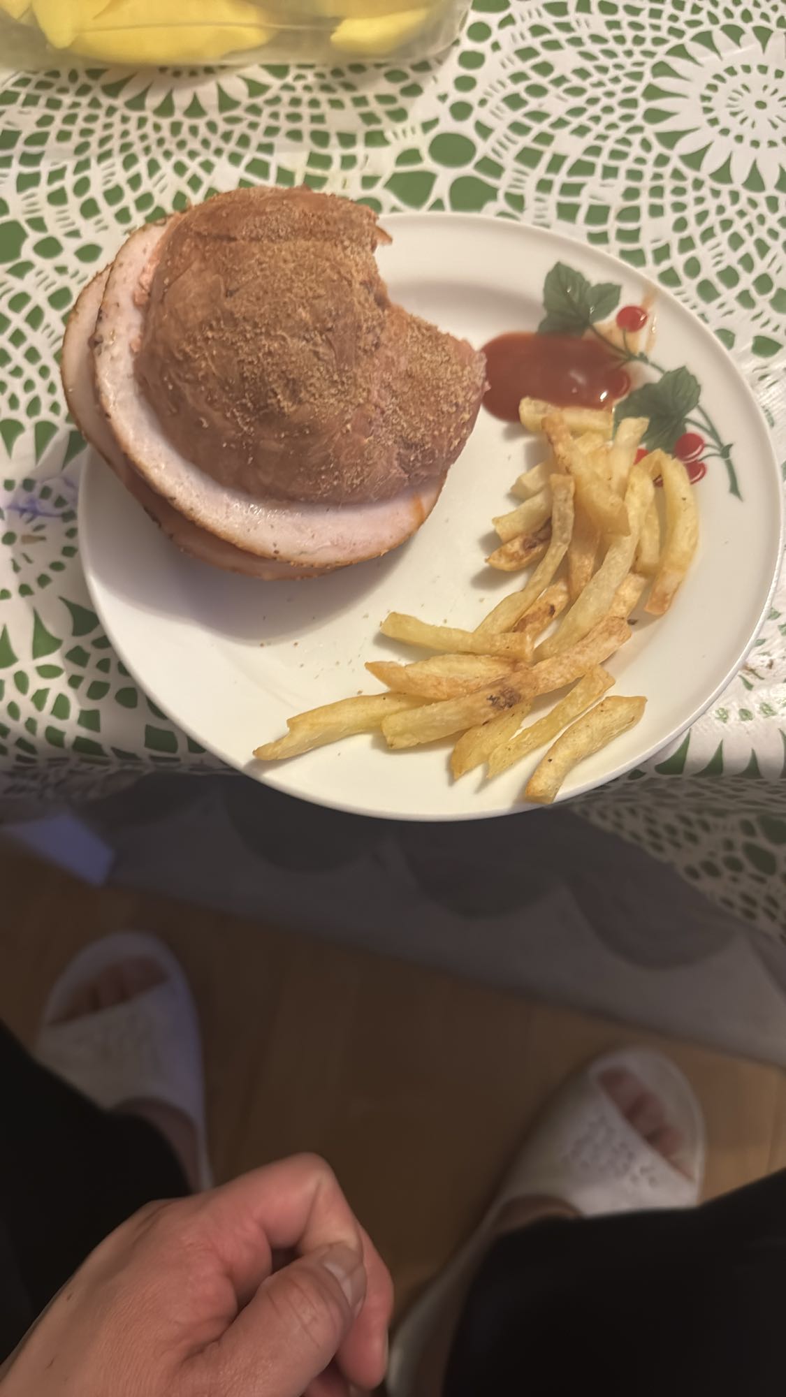Skinksmörgås med pommes