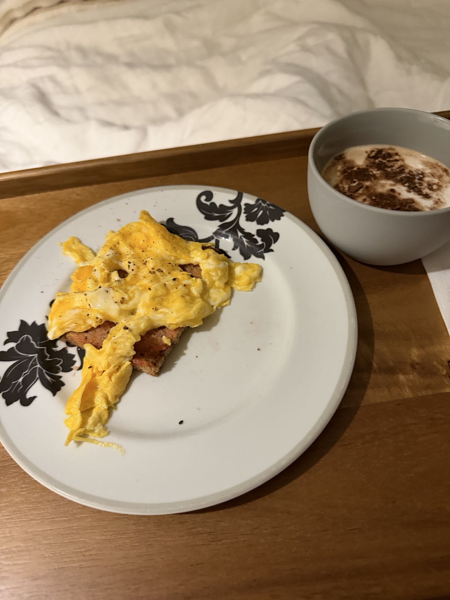 tostada integral con huevos y cacao