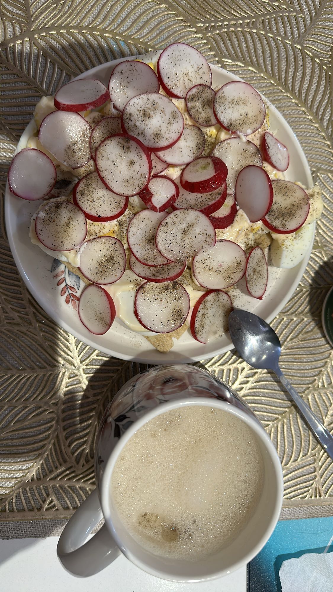 Sałatka z jajkiem i rzodkwią